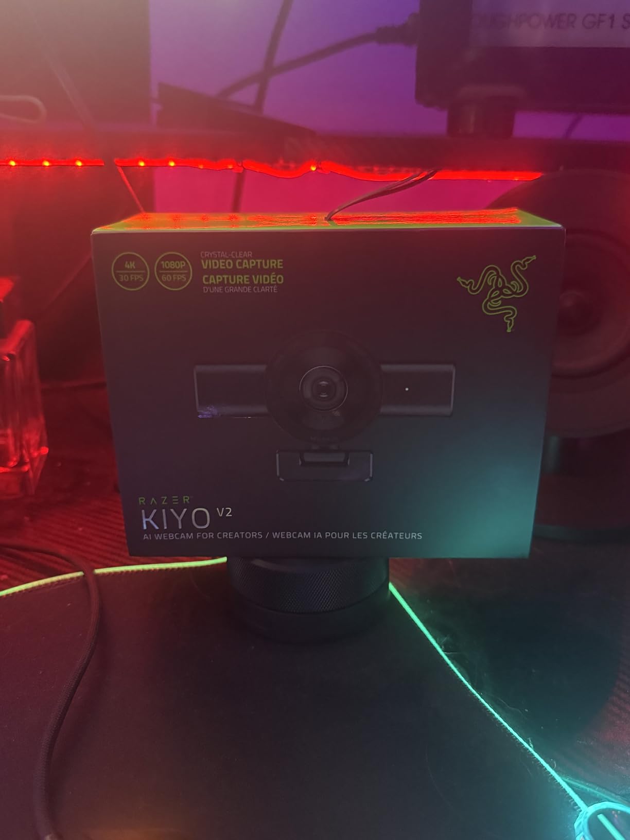 Razer Kiyo V2 Streaming Webcam: 4K 30 FPS, 1080p 60 FPS - AI Powered Auto-Framing - Built-in Microphone - Ultrawide Angle Lens - Privacy Cover customer photo 2