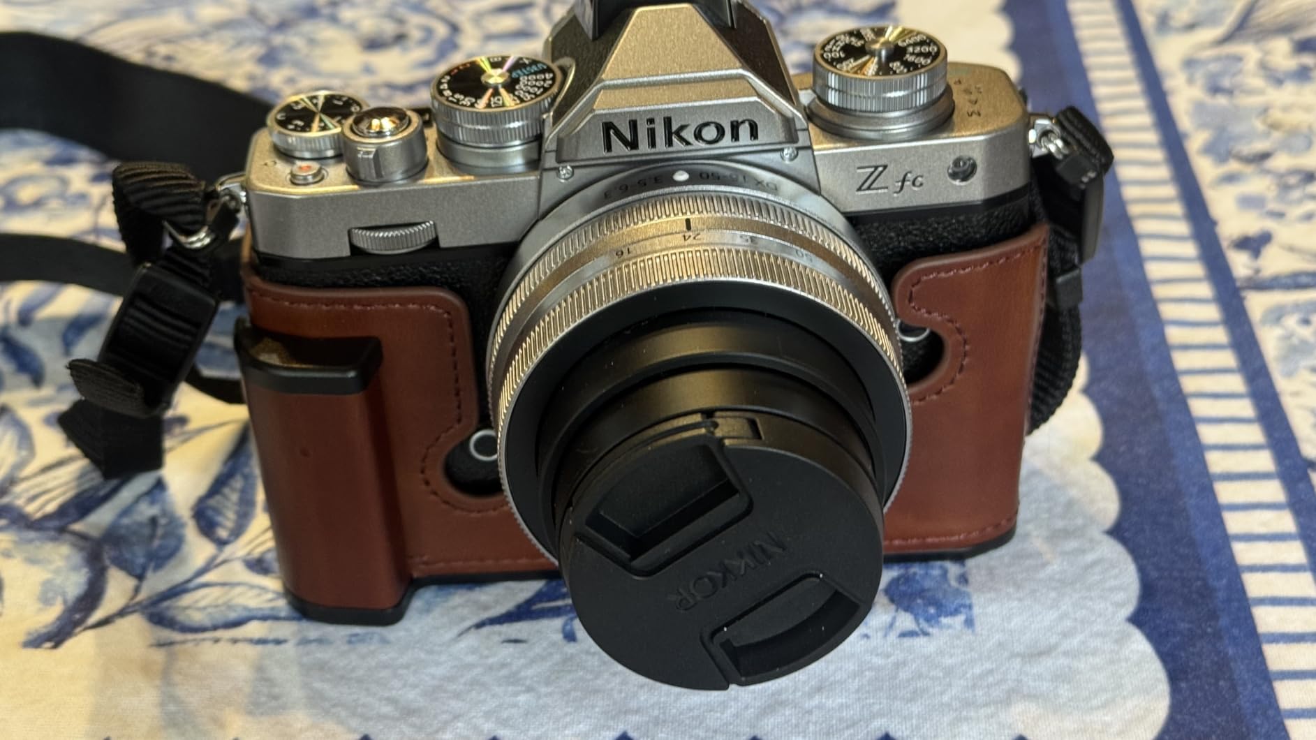 Z fc Handgrip L-Bracket Grip for Nikon Z fc Camera, Featuring a Retro Leather-Style Side Handle. Comes with a 1/4