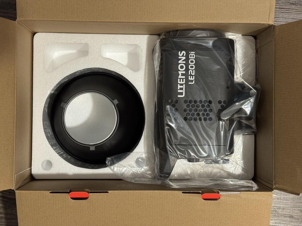 Godox Litemons LE200Bi 220W Bi Color COB LED Video Light, Professional Bowens Mount Studio Continuous Photography Lighting CRI/TLCI 98+ 57700 Lux@1m APP DMX Control Ultra Quiet for Video Recording customer photo 1