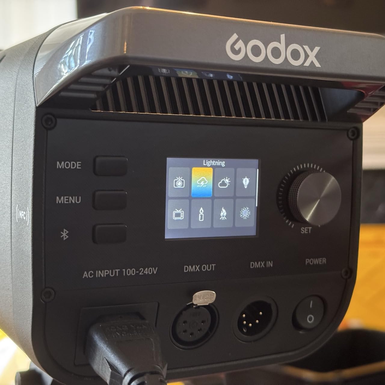 Godox Litemons LE200Bi 220W Bi Color COB LED Video Light, Professional Bowens Mount Studio Continuous Photography Lighting CRI/TLCI 98+ 57700 Lux@1m APP DMX Control Ultra Quiet for Video Recording customer photo 2