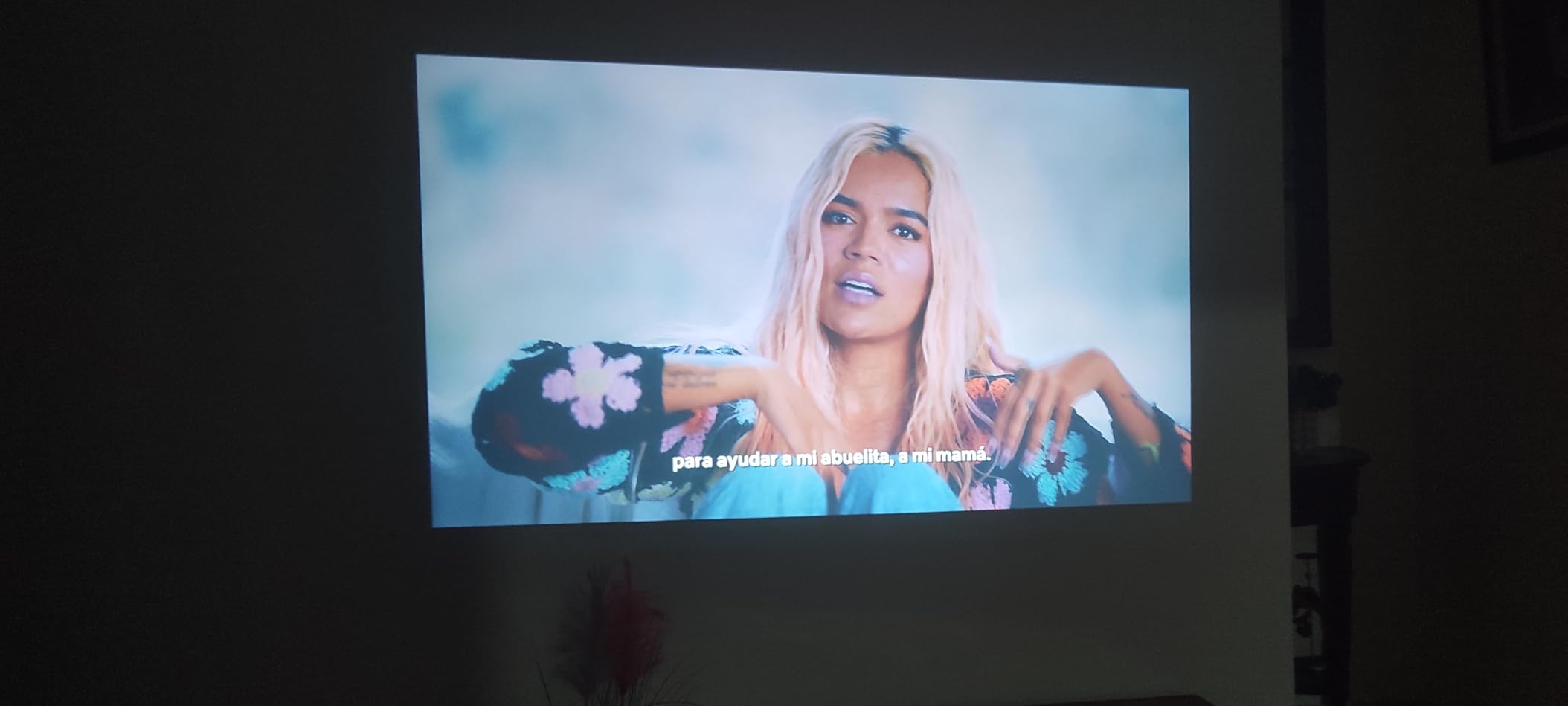 VOPLLS Smart Mini Projector with WiFi and Bluetooth 4K Support, Officially-Licensed APP & 1800 ANSI, Auto Focus/ Keystone Outdoor Portable Movie Phone Video Projector for Bedroom/Home/Wall/Ceiling customer photo 2