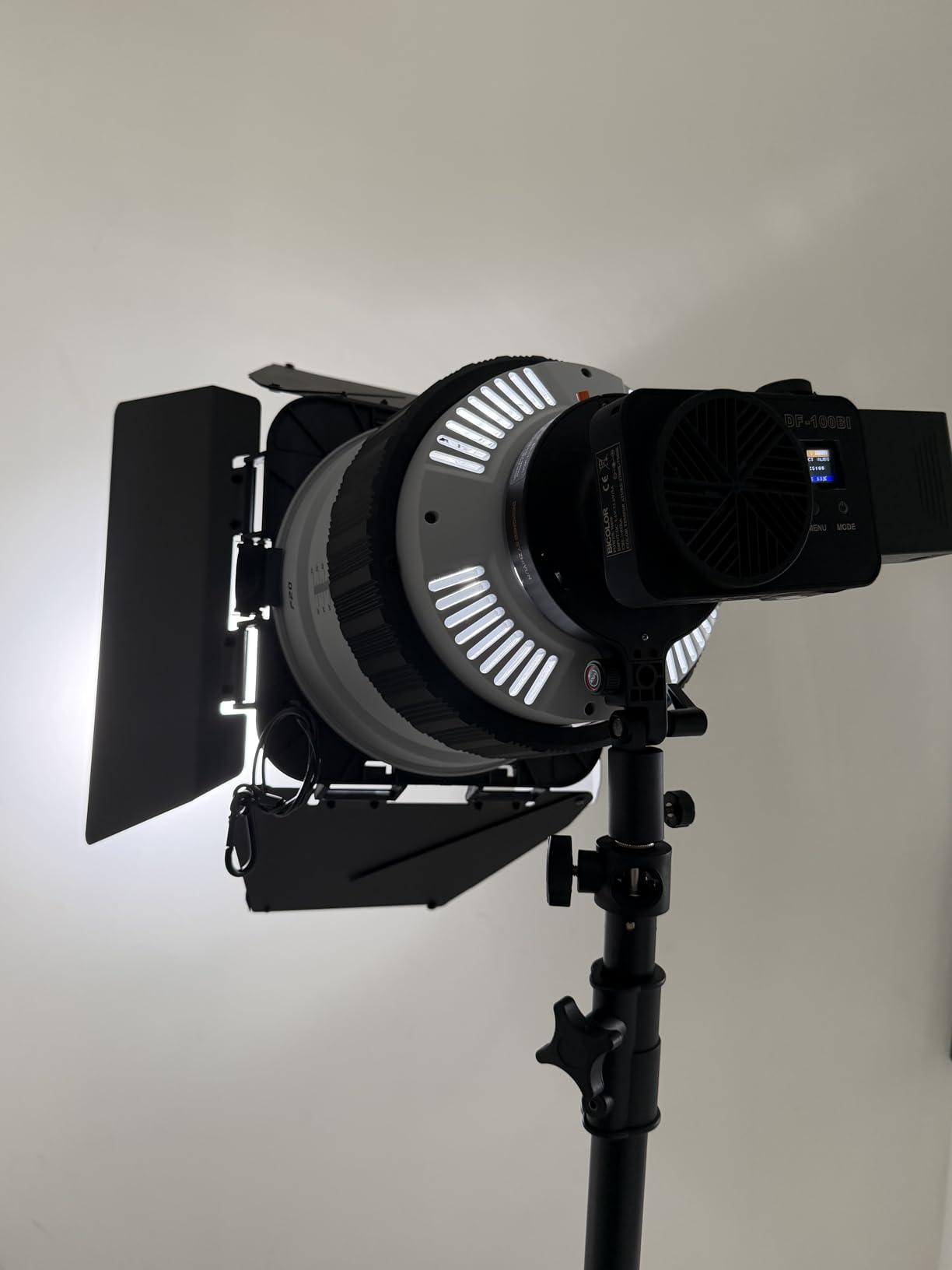 F20 Bowens Mount Fresnel Lens, 10 Times Brightening 10°-45° Focusable Fresnel Lens, Compatible with Aputure/Godox/Neewer COB Video Light(≤600W) customer photo 1