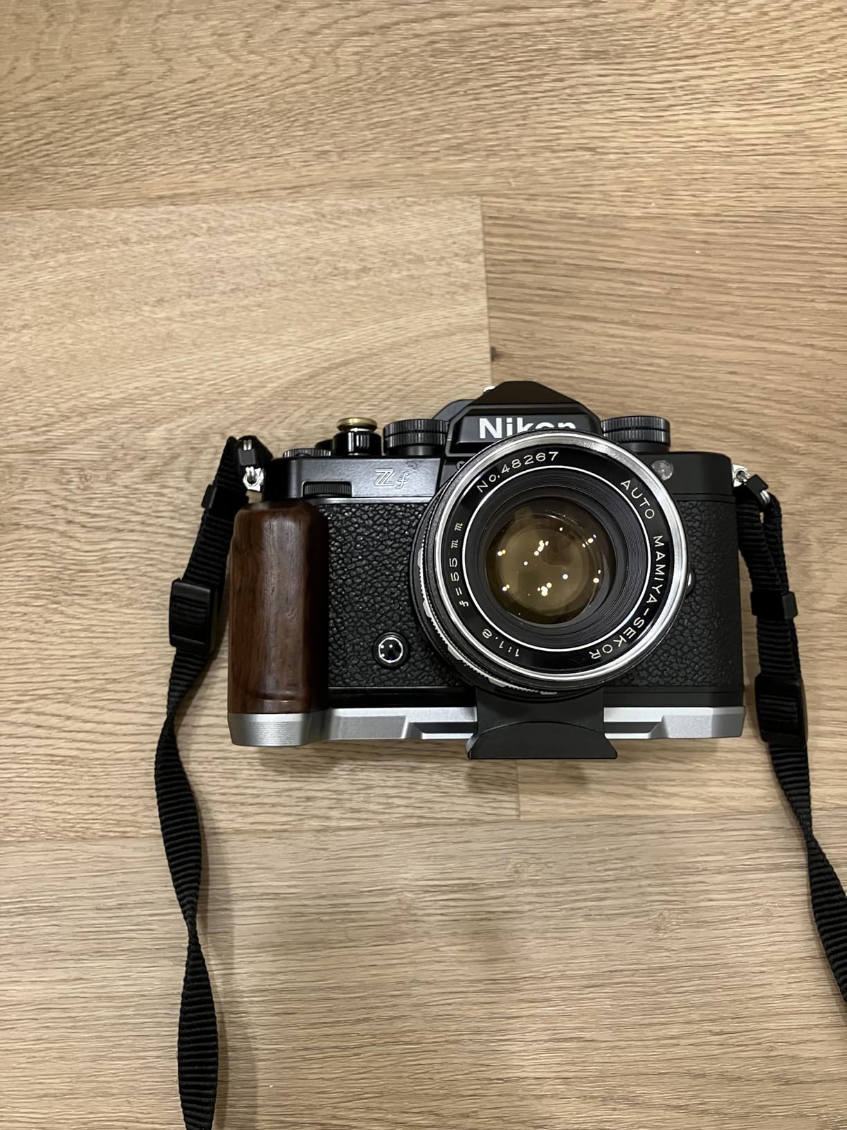 SMALLRIG Wooden L-Shape Grip for Nikon Z f Built-in Quick Release Plate for Arca and Wrist Strap Hole, Ergonomic Wooden Handgrip with 1/4