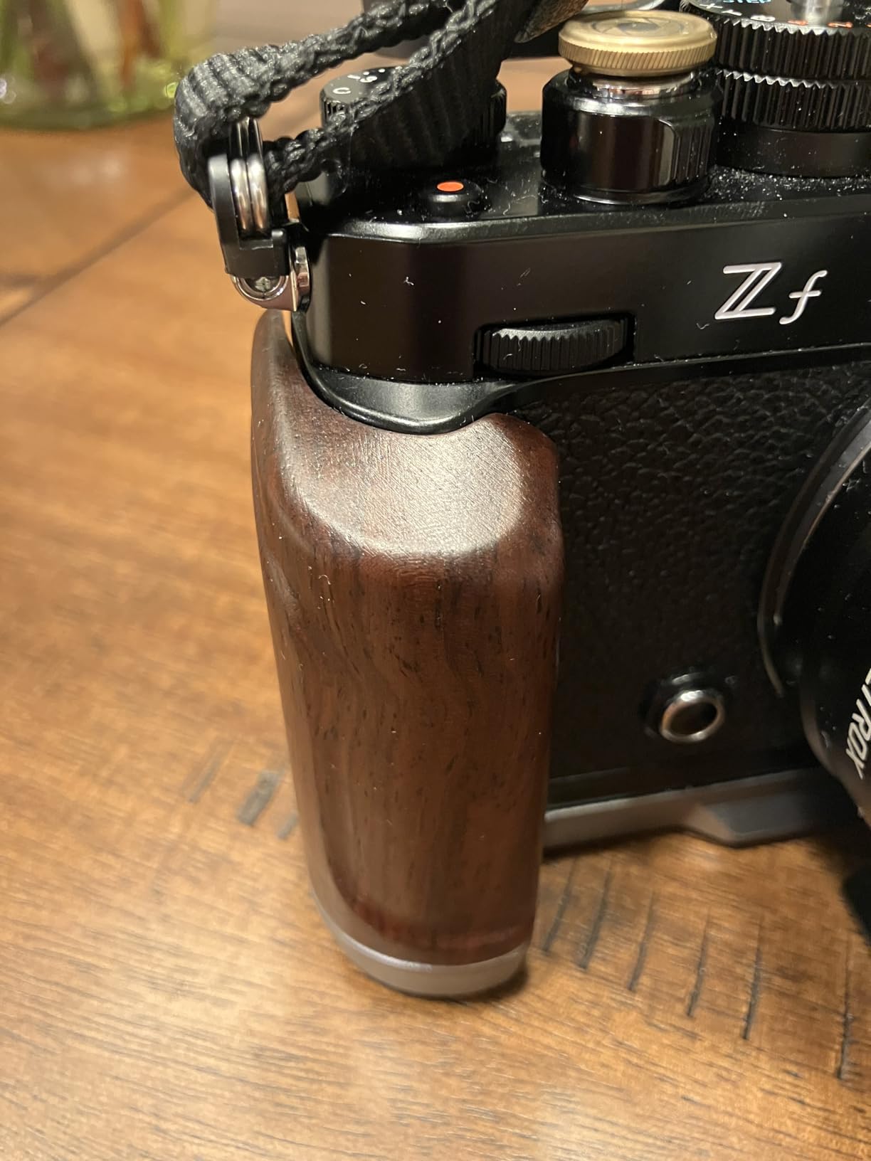 SMALLRIG Wooden L-Shape Grip for Nikon Z f Built-in Quick Release Plate for Arca and Wrist Strap Hole, Ergonomic Wooden Handgrip with 1/4