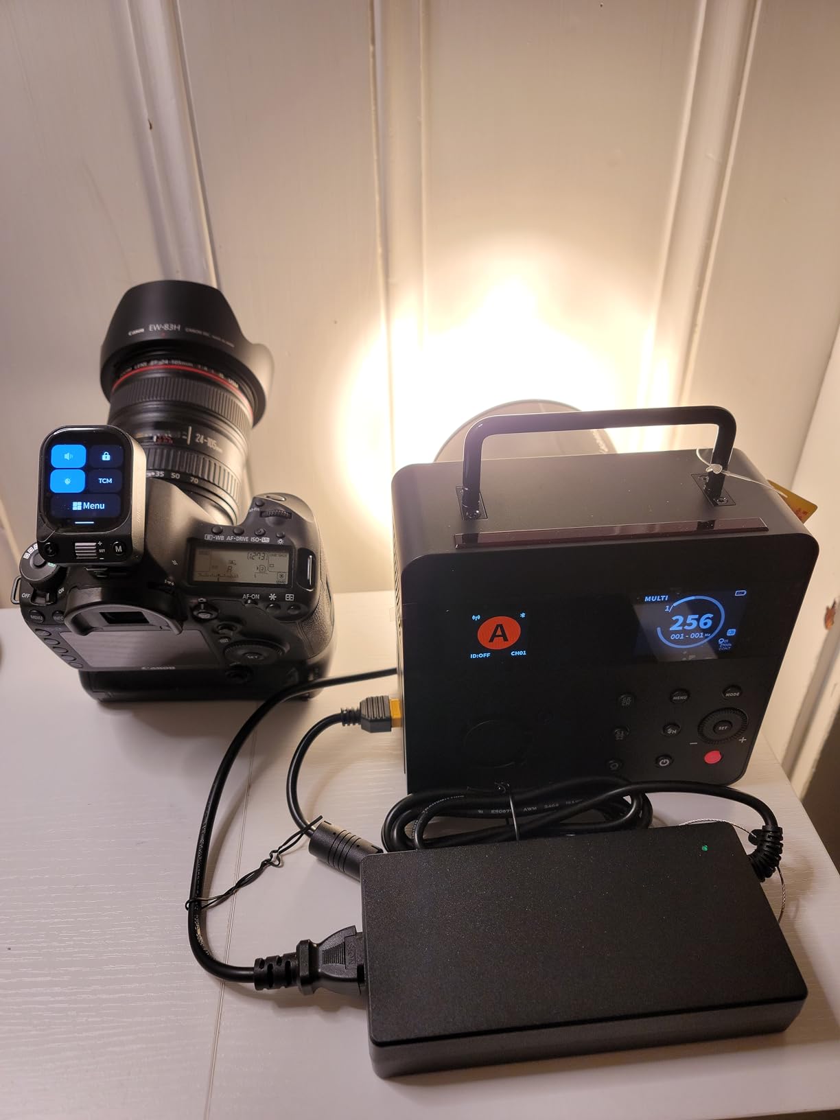 NEEWER 120Ws 2.4G TTL Outdoor Pocket Flash Strobe, Portable Studio Speedlite 1/8000s HSS Monolight with Modeling Light/3000mAh Battery/420 Flashes/1.5s Recycle for Photography Photoshoots, Q120 customer photo 2