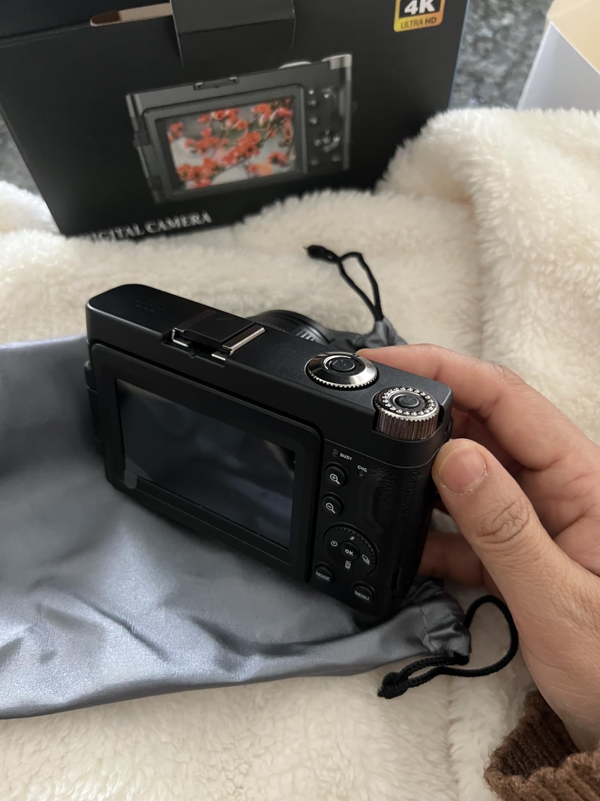 4K Digital Camera for Photography, 2026 Latest WiFi 64MP Vlogging Camera for YouTube with 180° flip Screen, Autofocus Anti-Shake, 16X Zoom, Compact Travel Camera, 32GB Card, 2 Batteries, Black customer photo 2