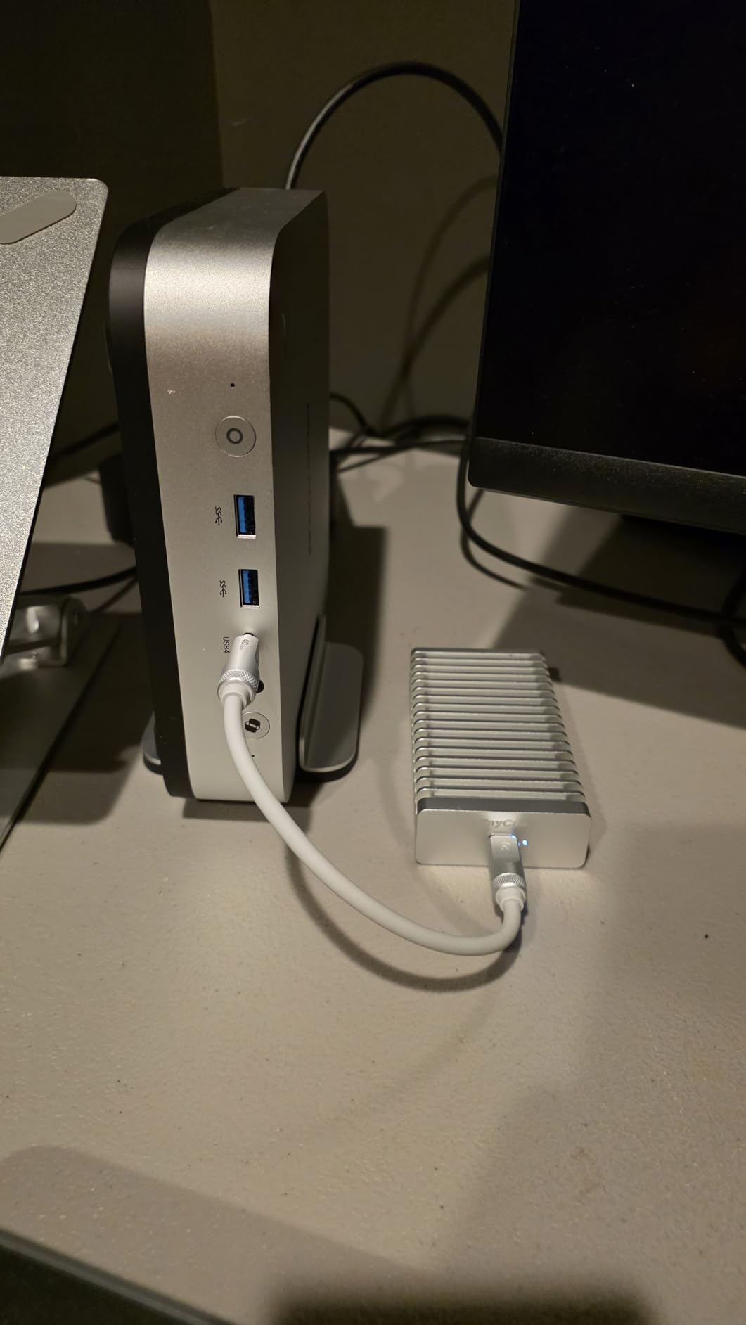 RayCue 80Gbps M.2 NVMe SSD Enclosure with Cooling Fan, Compatible with Thunderbolt 5/4/3, USB 4.0/3.2/3.0/2.0 M-Key/(M&B) Key NVMe 2280 SSD up to 8TB customer photo 1