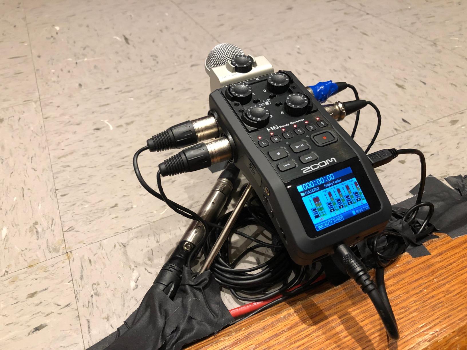 Zoom H6 6-Track Portable Recorder, Stereo Microphones, 4 XLR/TRS Inputs, Records to SD Card, USB Audio Interface, Battery Powered, for Stereo/Multitrack Audio for Video, Podcasting, and Music customer photo 1