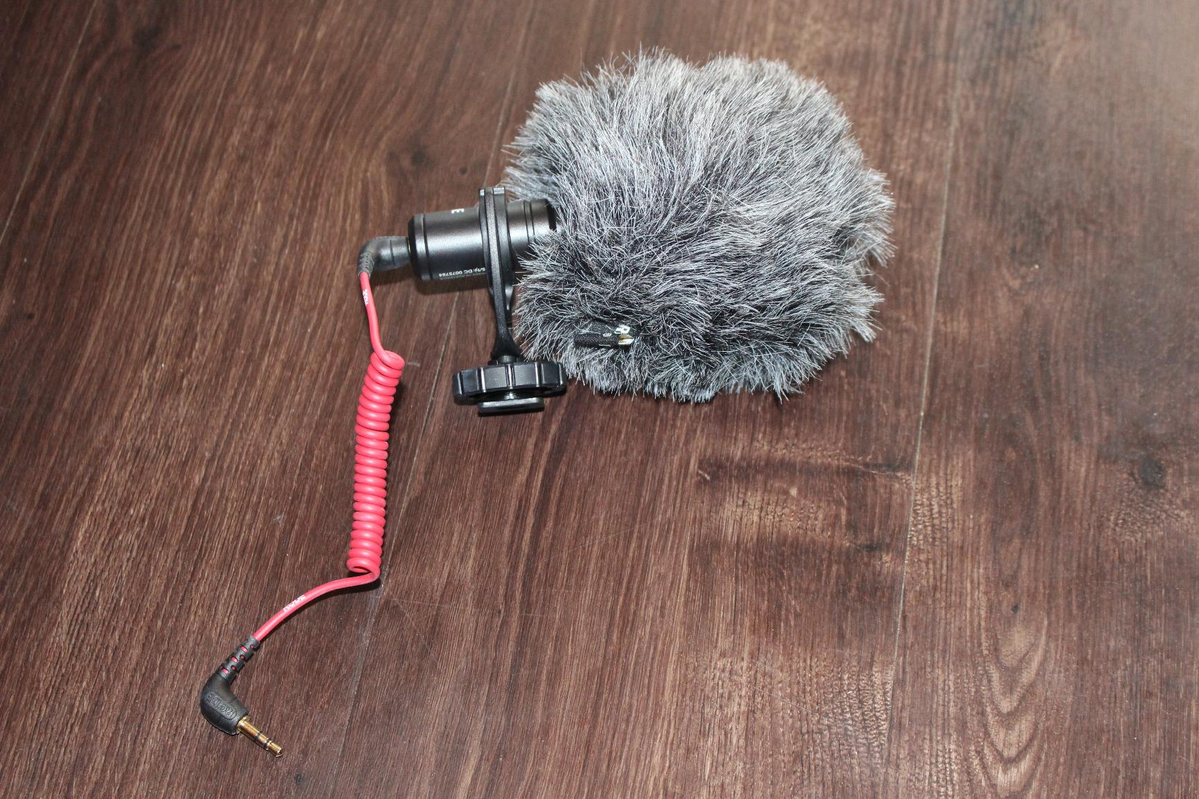 Rode VideoMicro Compact On-Camera Microphone with Rycote Lyre Shock Mount, Auxiliary, Black customer photo 2