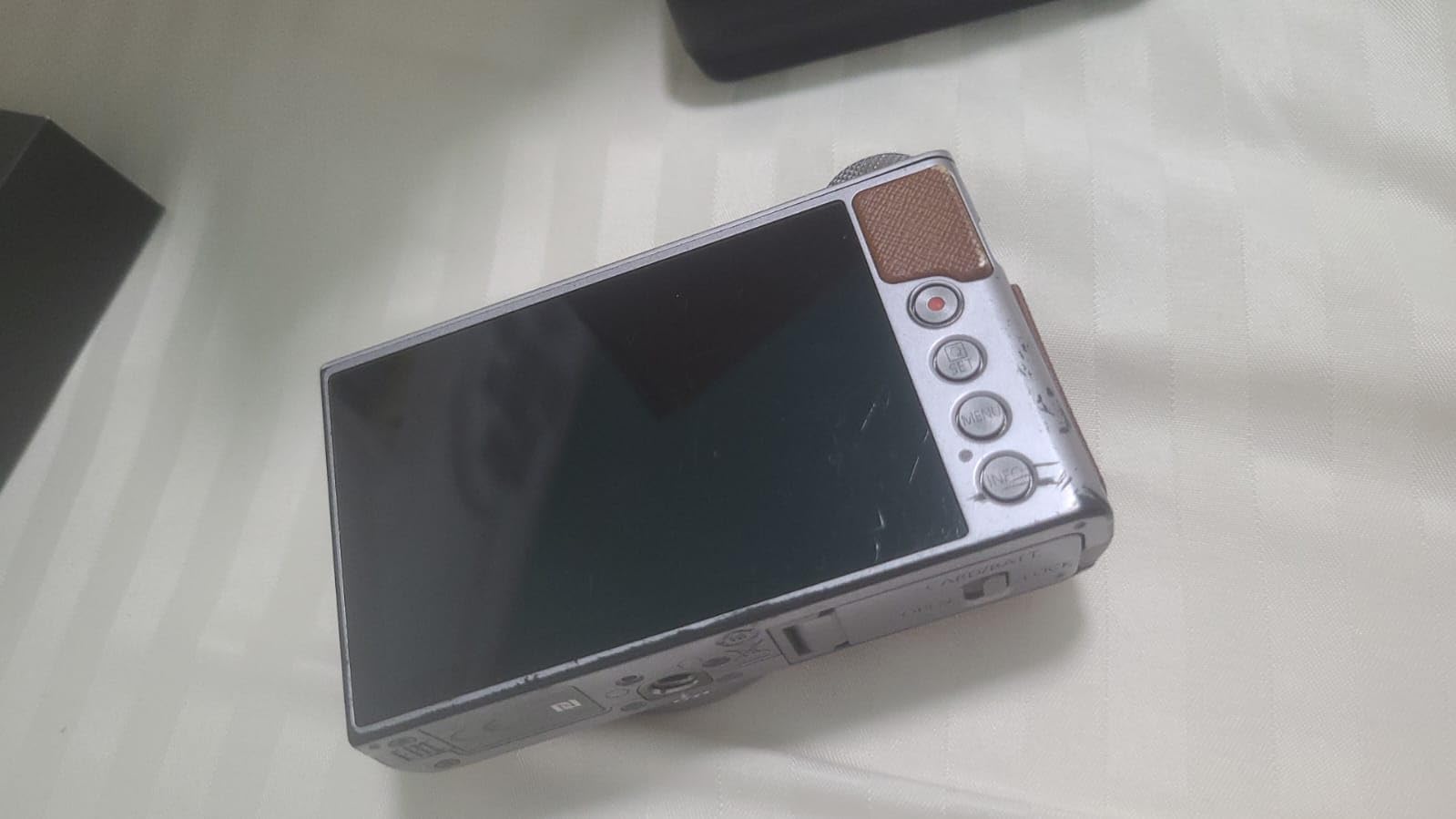 Canon PowerShot G9 X Digital Camera with 3x Optical Zoom, Built-in Wi-Fi and 3 inch LCD touch panel customer photo 2