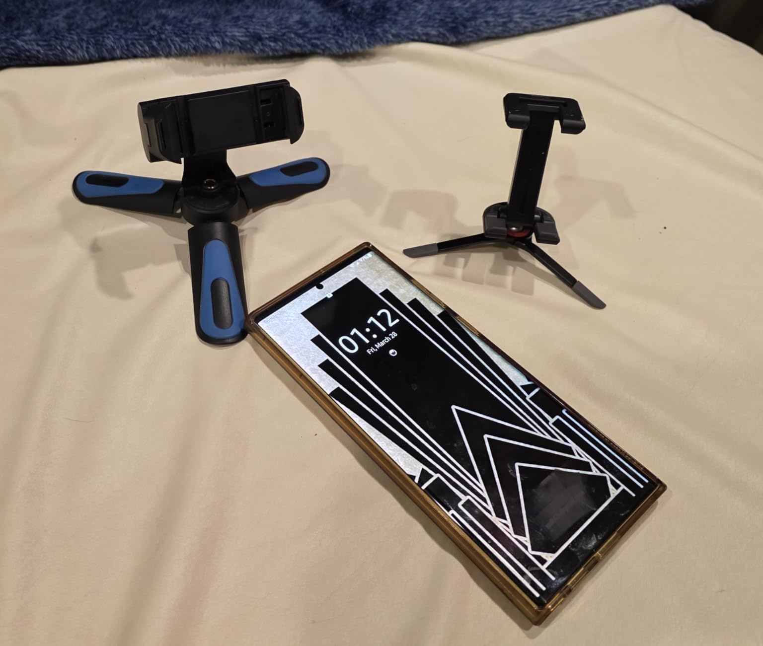 JOBY GripTight ONE Micro Stand, Universal Phone Holder, Small Tripod for Smartphone, Foldable and Portable customer photo 1