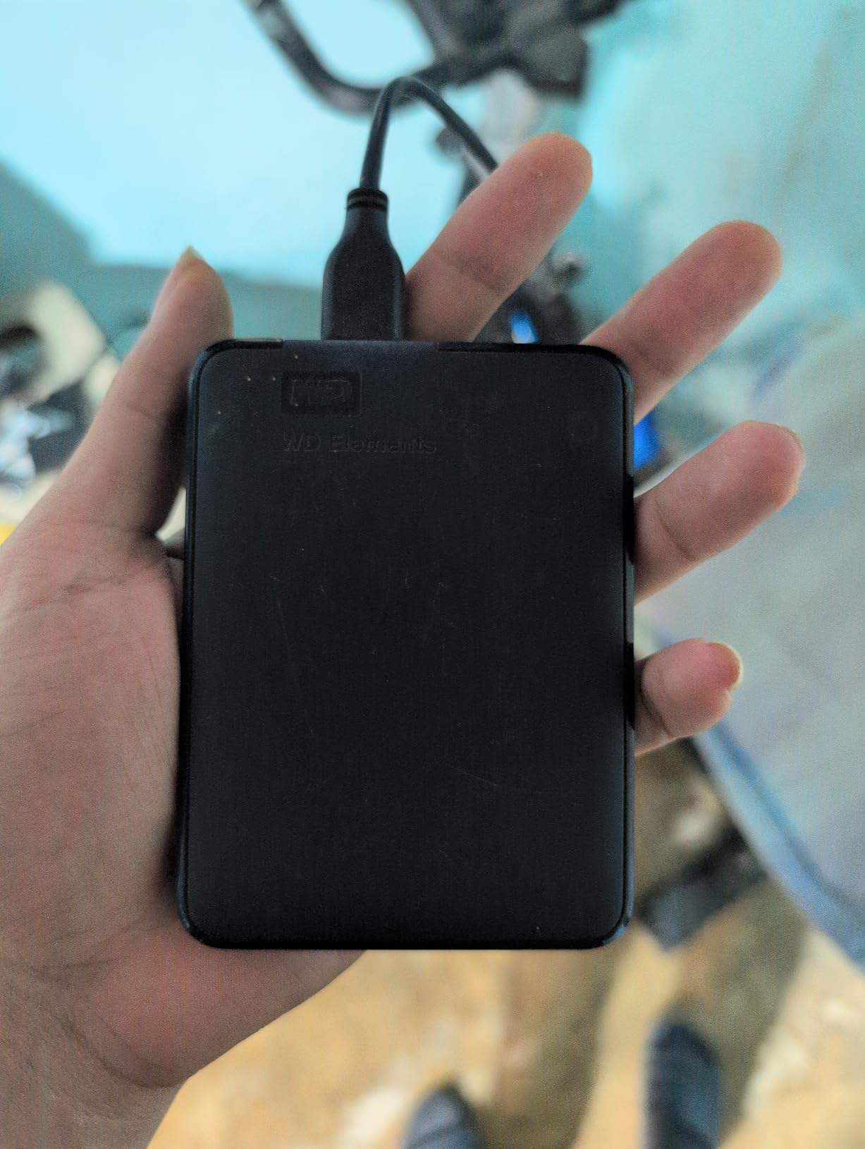 WD 4TB Elements Portable External Hard Drive for Windows, USB 3.2 Gen 1/USB 3.0 for PC & Mac, Plug and Play Ready customer photo 1