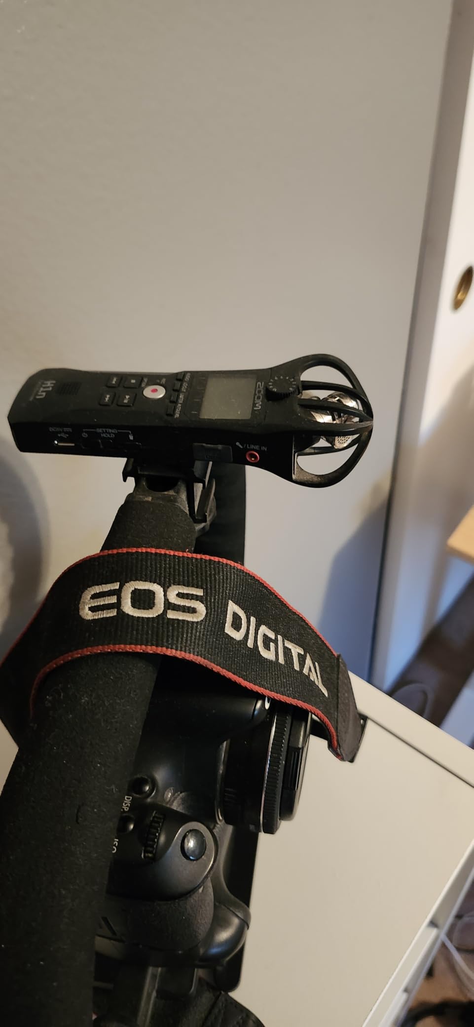 Zoom H1n Portable Recorder, Onboard Stereo Microphones, Camera Mountable, Records to SD Card, Compact, USB Microphone, Overdubbing customer photo 2
