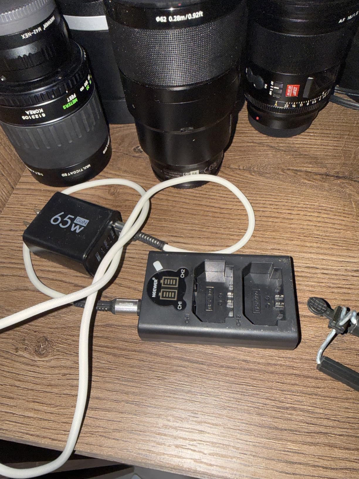 Neewer Dual USB Charger for Sony NP-FZ100 Battery, Compatible with Sony ZV-E1, FX3, FX30, A1, A9 II, A7R V, A7S III, A7 IV, A6600, A7C Cameras, Designed with LCD Display, Versatile Charging Options customer photo 1
