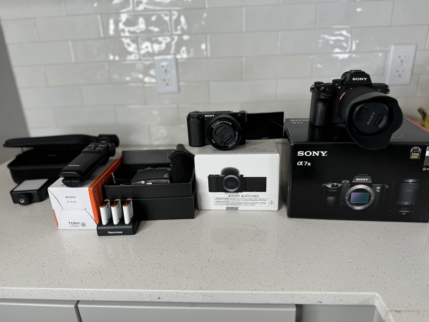 Sony a7III Full Frame Mirrorless Camera with FE 28-70mm F3.5-5.6 OSS Lens Kit ILCE-7M3K/B | Official Sony USA Partner Model | Bundle with Telephoto & Wide-Angle Lens Set, 2X 64GB Cards, Deco Gear Bag customer photo 1