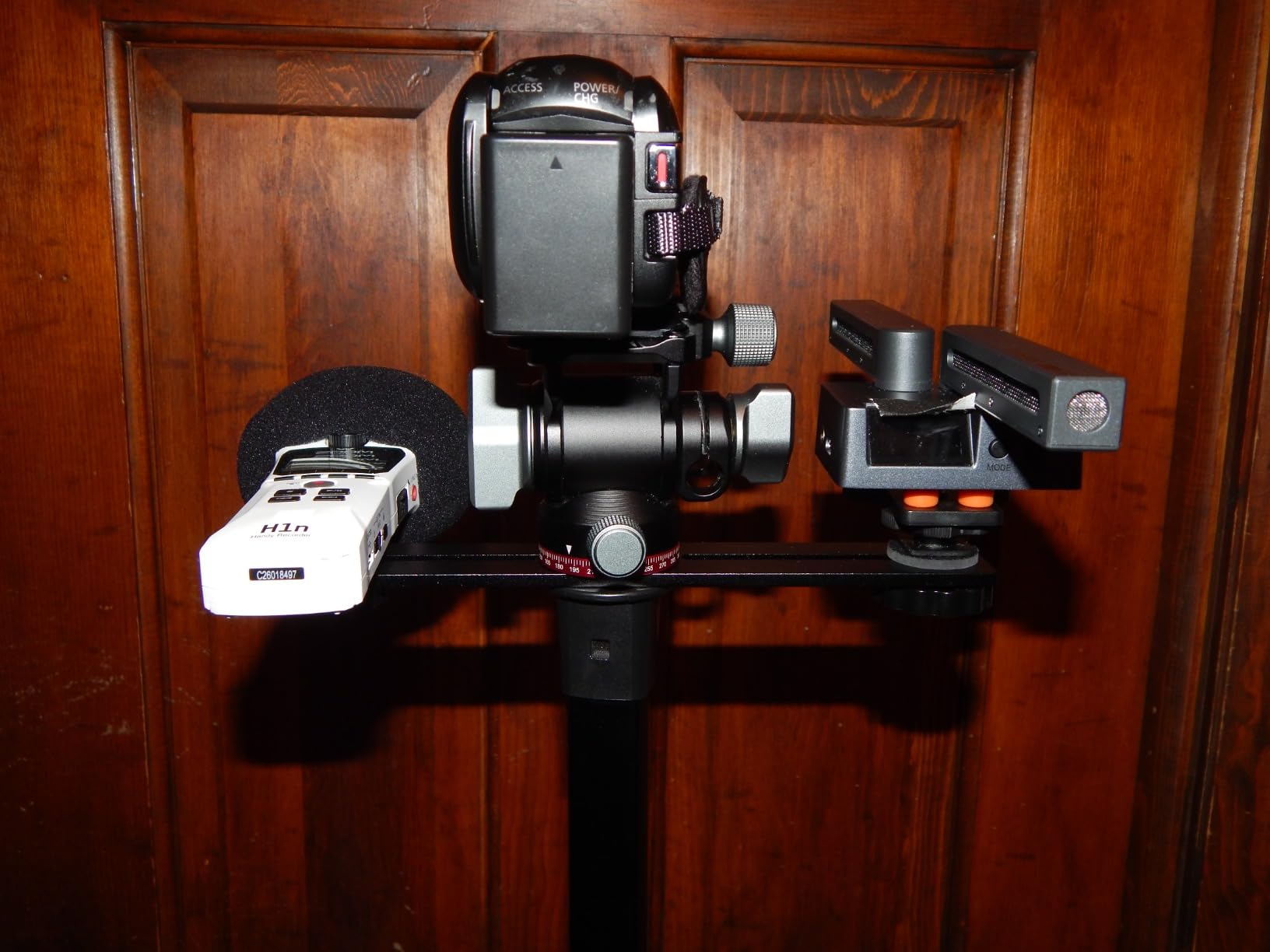 UTEBIT 8 inch Flash Bracket, Dual Camera Mount Extension Bar with 1/4 Screw Hot Shoe, Straight Flash Bracket Tripod Mount for DSLR Camera LED Light Studio Video Microphone, 2Packs customer photo 2