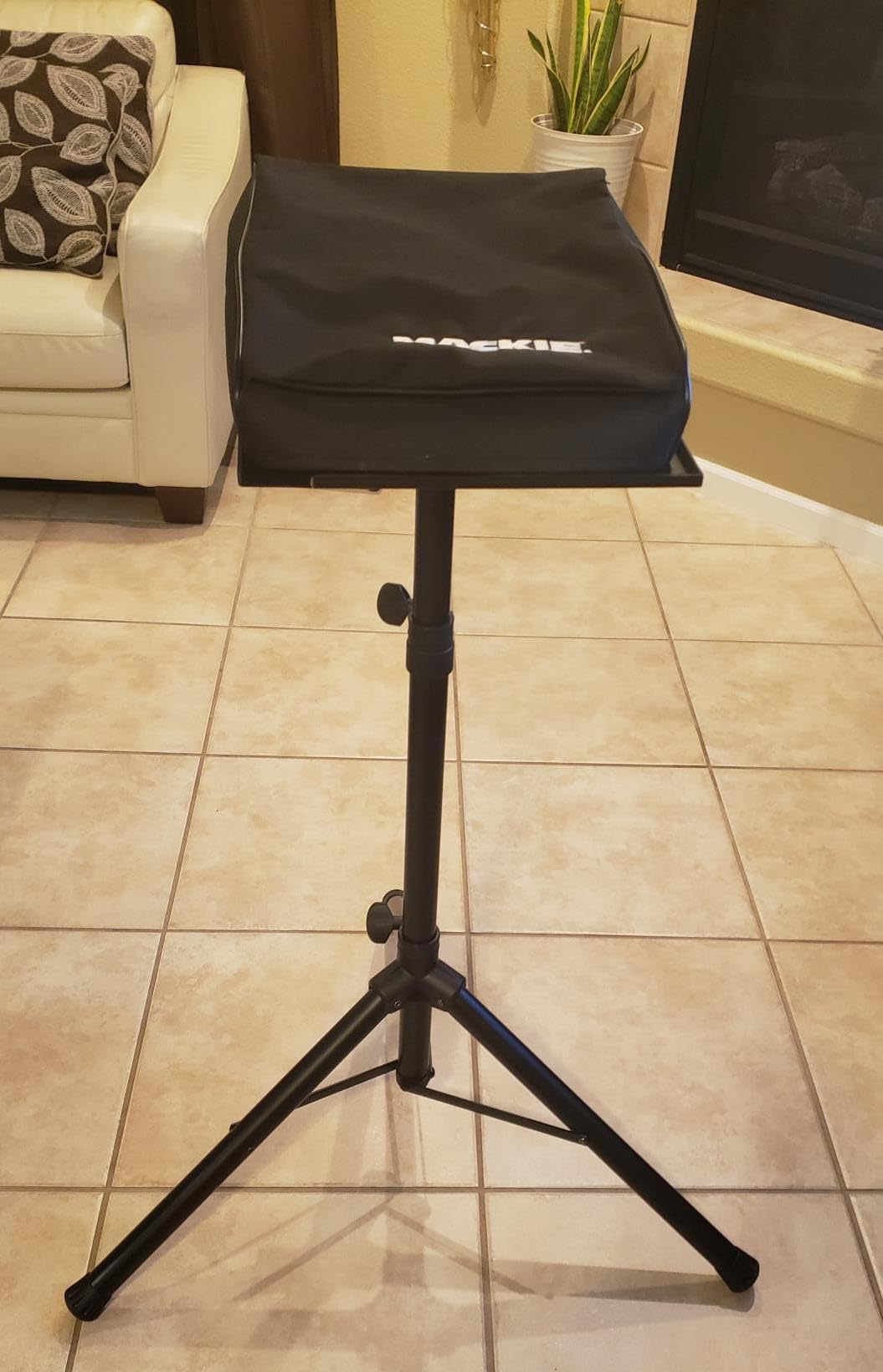 Amazon Basics Adjustable Height Portable Laptop Tripod Stand for Workstation, DJ Equipment, Projector, or Mixer, Black customer photo 2