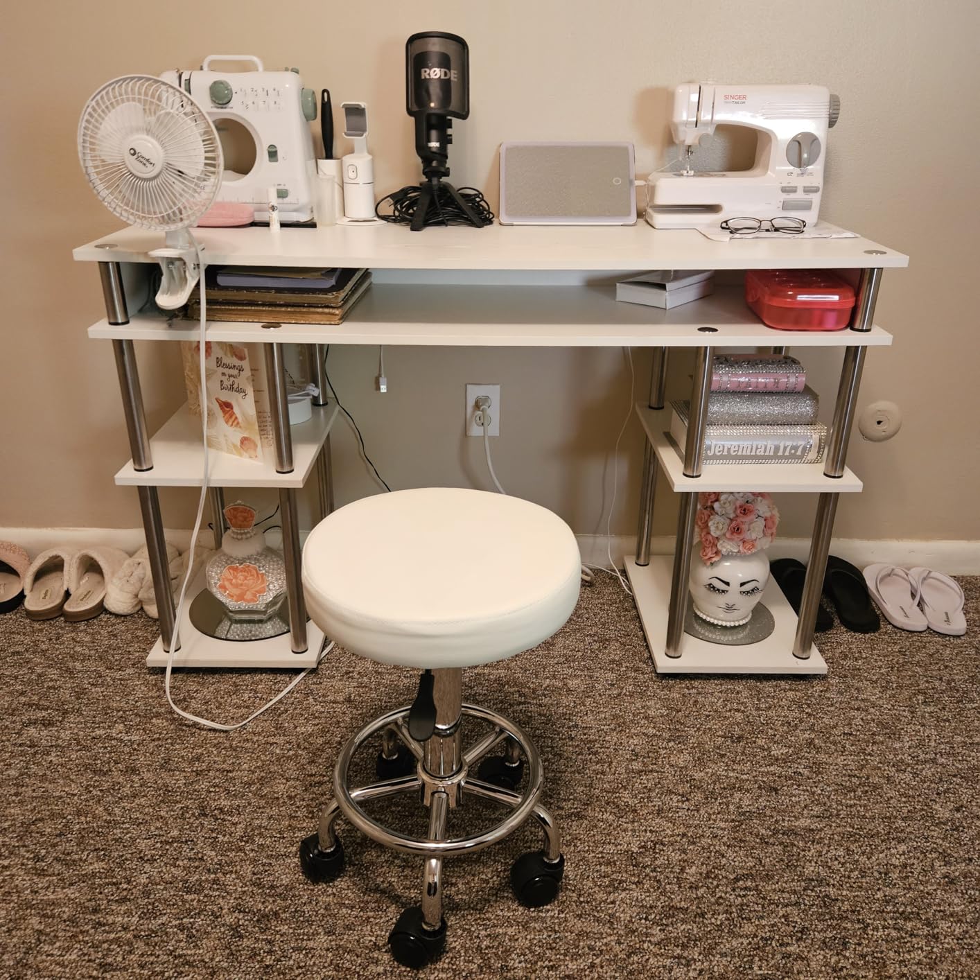 KKTONER PU Leather Round Rolling Stool with Foot Rest Swivel Height Adjustable Stool Spa Drafting Salon Tattoo Work Office Massage Task Chair White Small customer photo 2