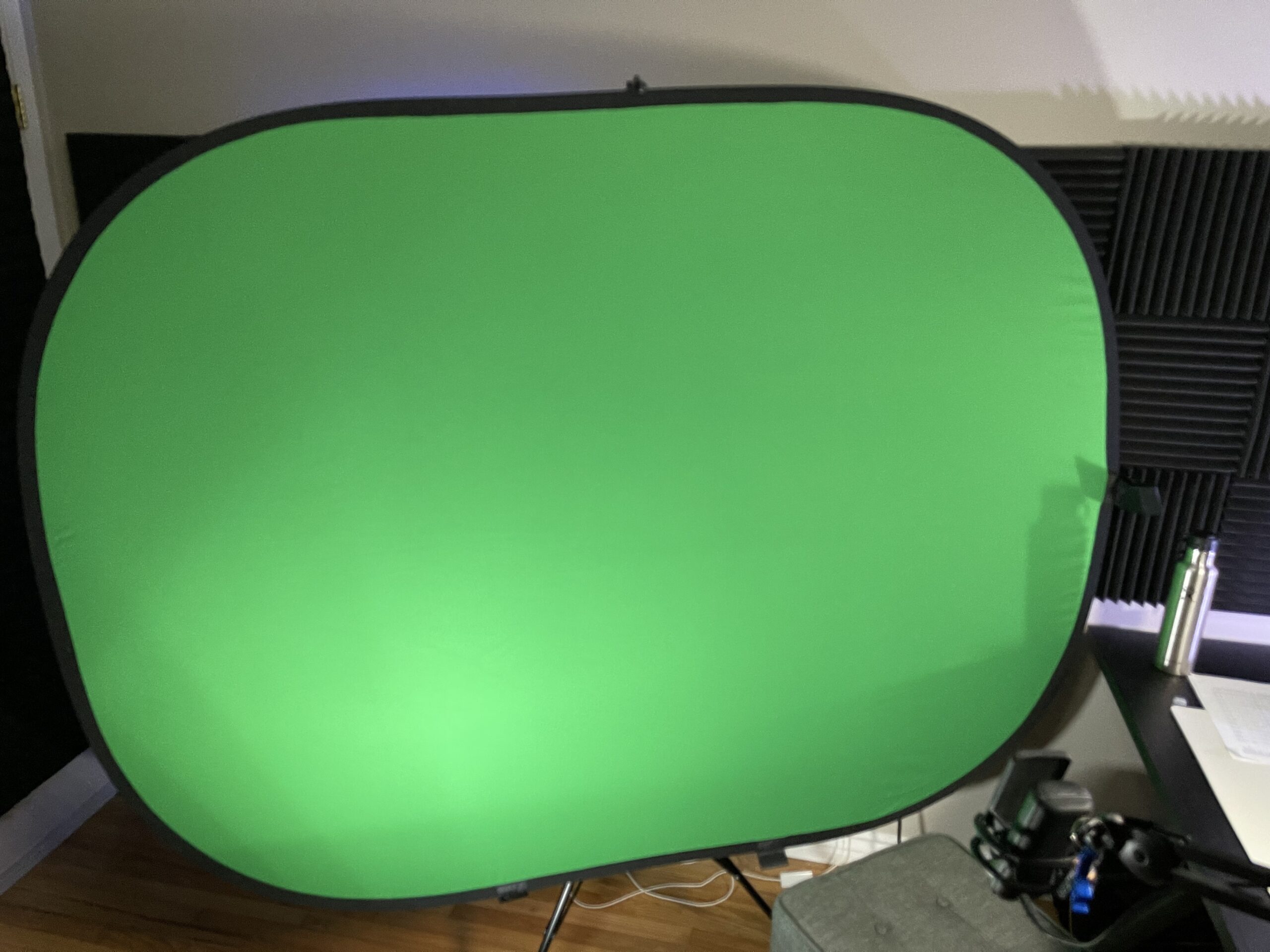 Neewer 5x7ft/1.5x2m Chromakey Foldable Backdrop with Stand 8.5ft/2.6m, 2-in-1 Reversible Black White Green Background Panel for Photography Studio, Live Streaming, Video Calls, Games customer photo 2