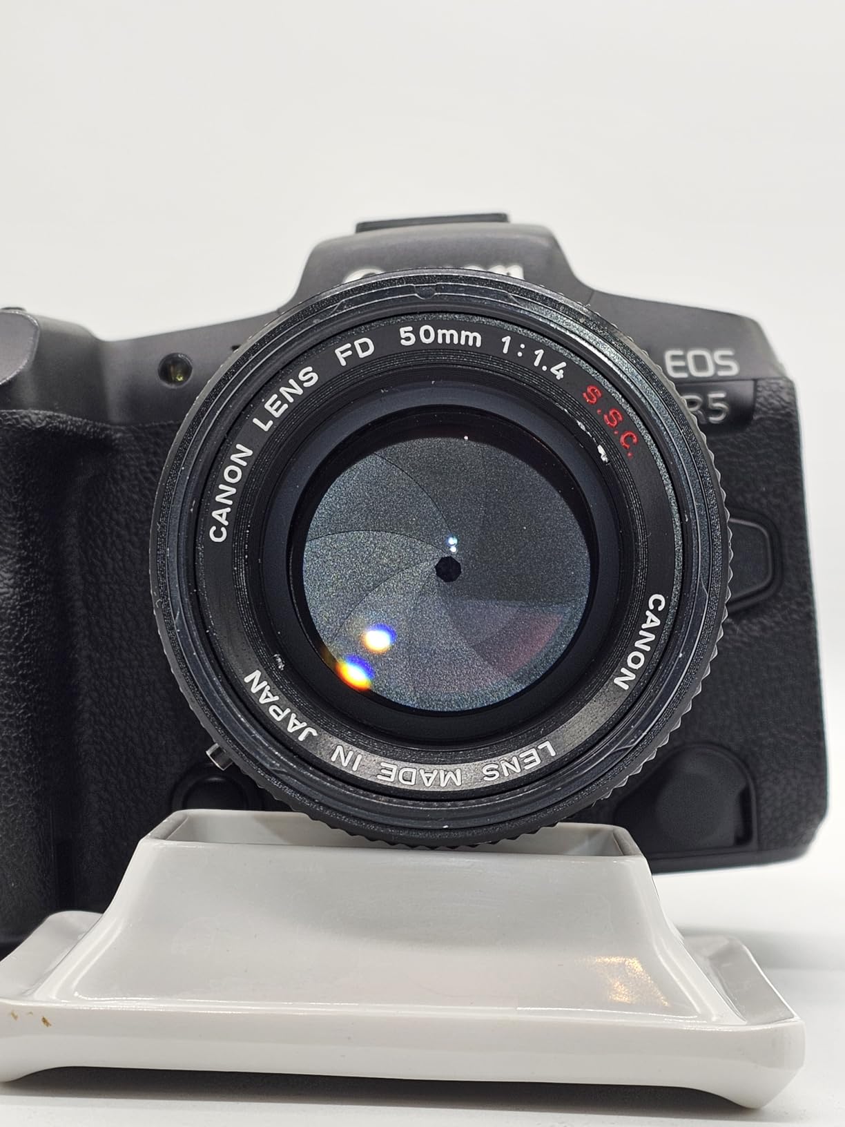 Urth Lens Mount Adapter: Compatible with Canon FD Lens to Canon RF Camera Body customer photo 2