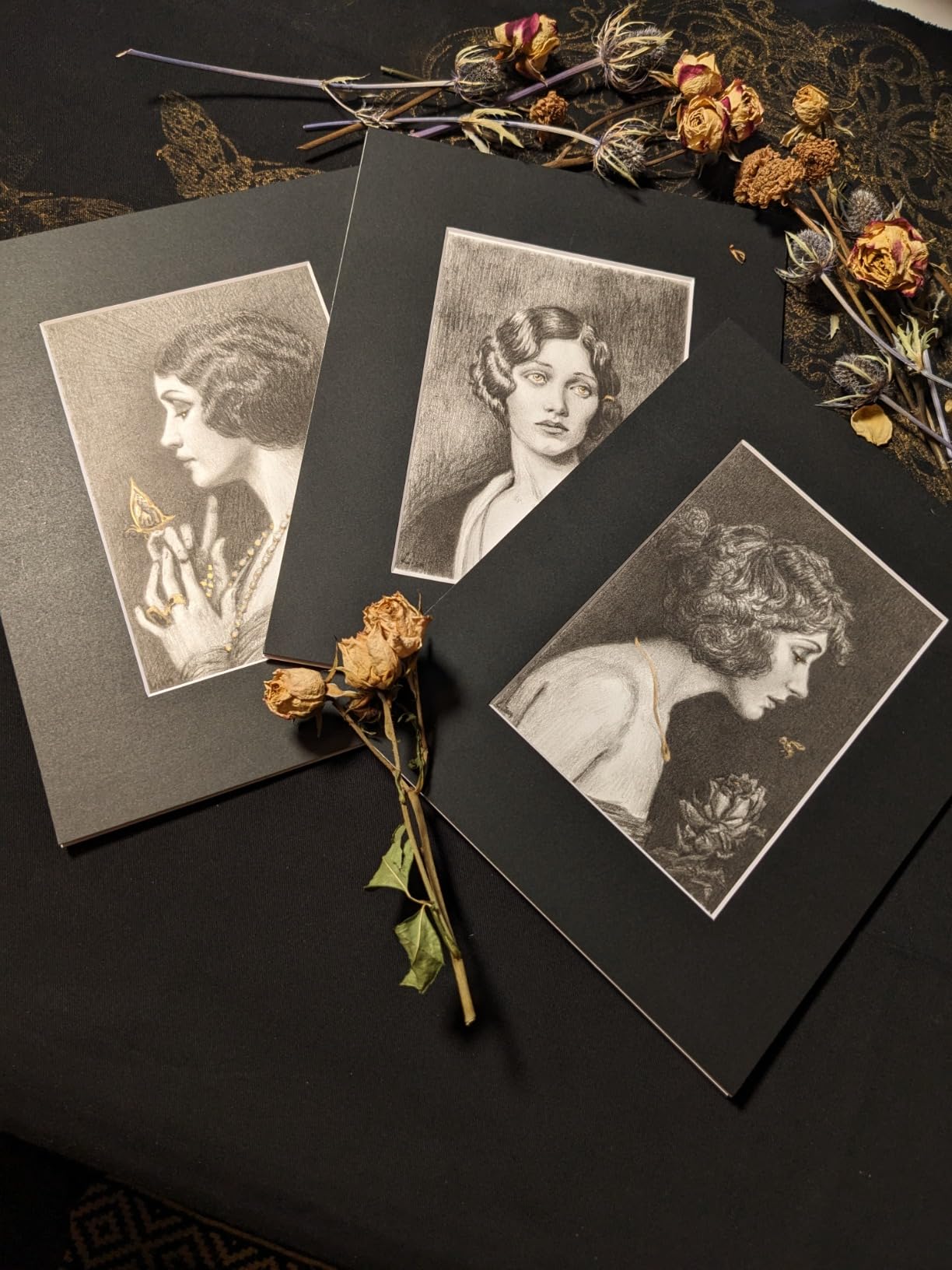 Acid Free 25 Pack 11x14 Pre-Cut Mat Board Show Kit for 8x10 Photos, Prints or Artworks, 25 Core Bevel Cut Matts and 25 Backing Boards and 25 Crystal Plastic Bags, Black customer photo 1