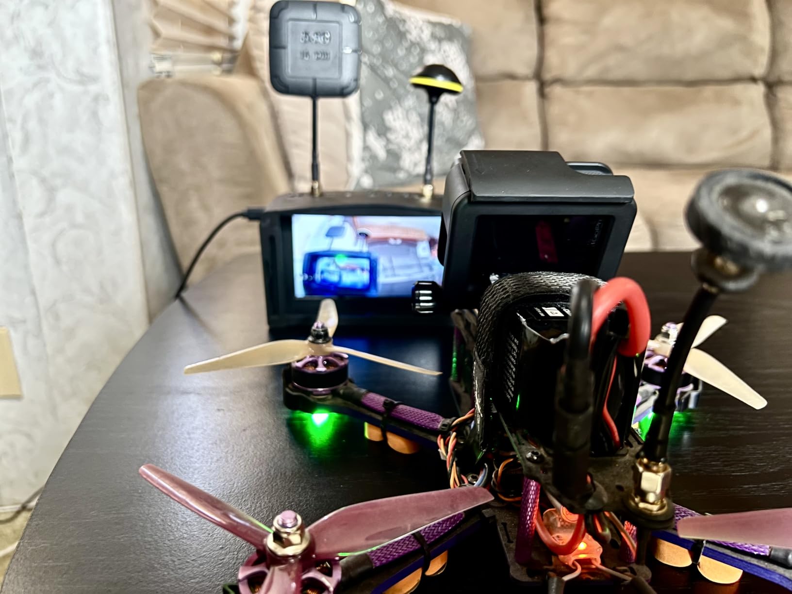 EV800D FPV Goggles with DVR 5.8G 40CH 5 Inch Screen customer photo 1