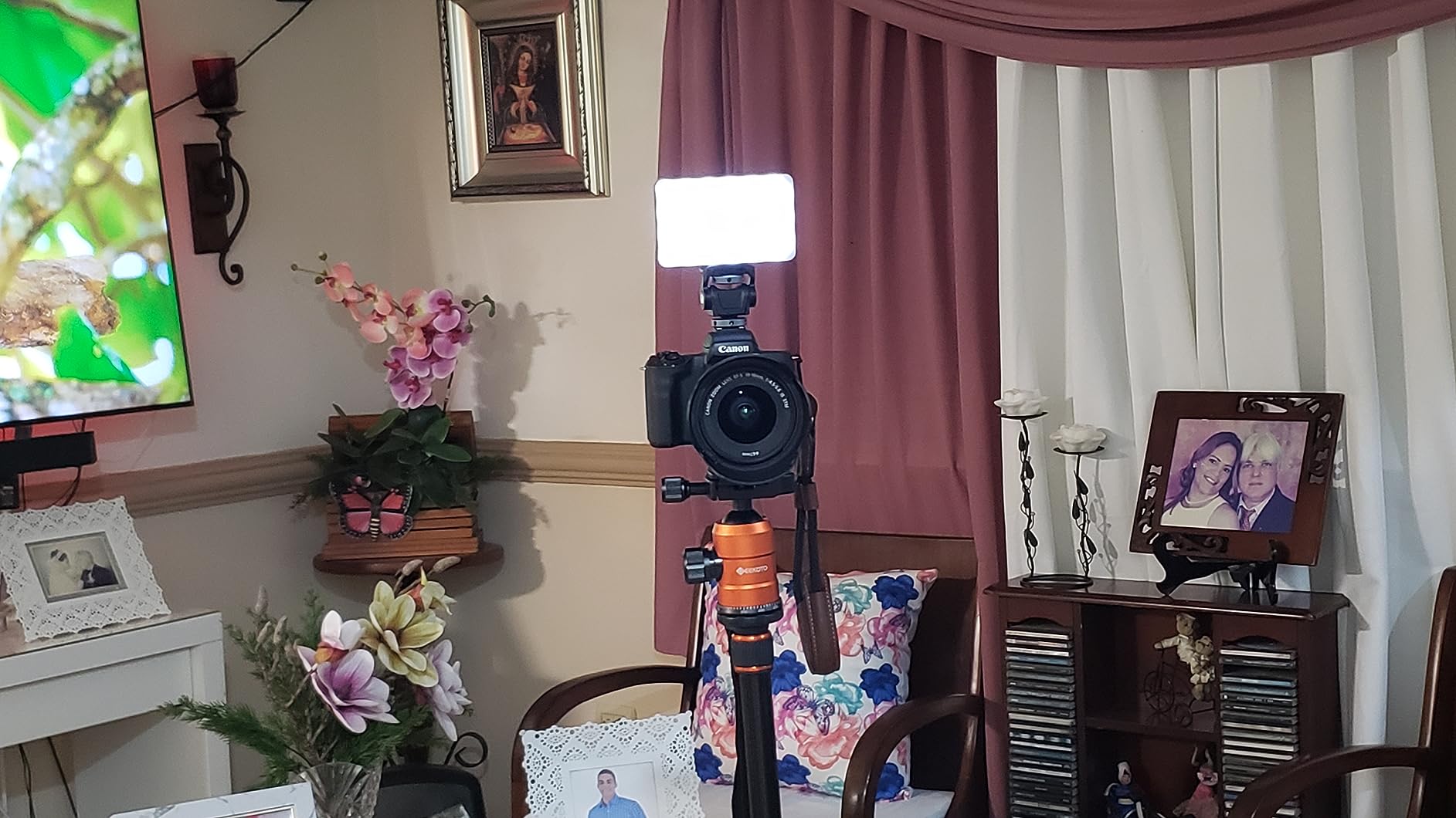ULANZI VL120 RGB Video Light, Pocket LED On-Camera Video Lights, Built-in 3100mAh Rechargeable Battery, 360 Full Color 20 Light Effects, CRI≥95 2500-9000K LED Panels for Photography Vlogging customer photo 2