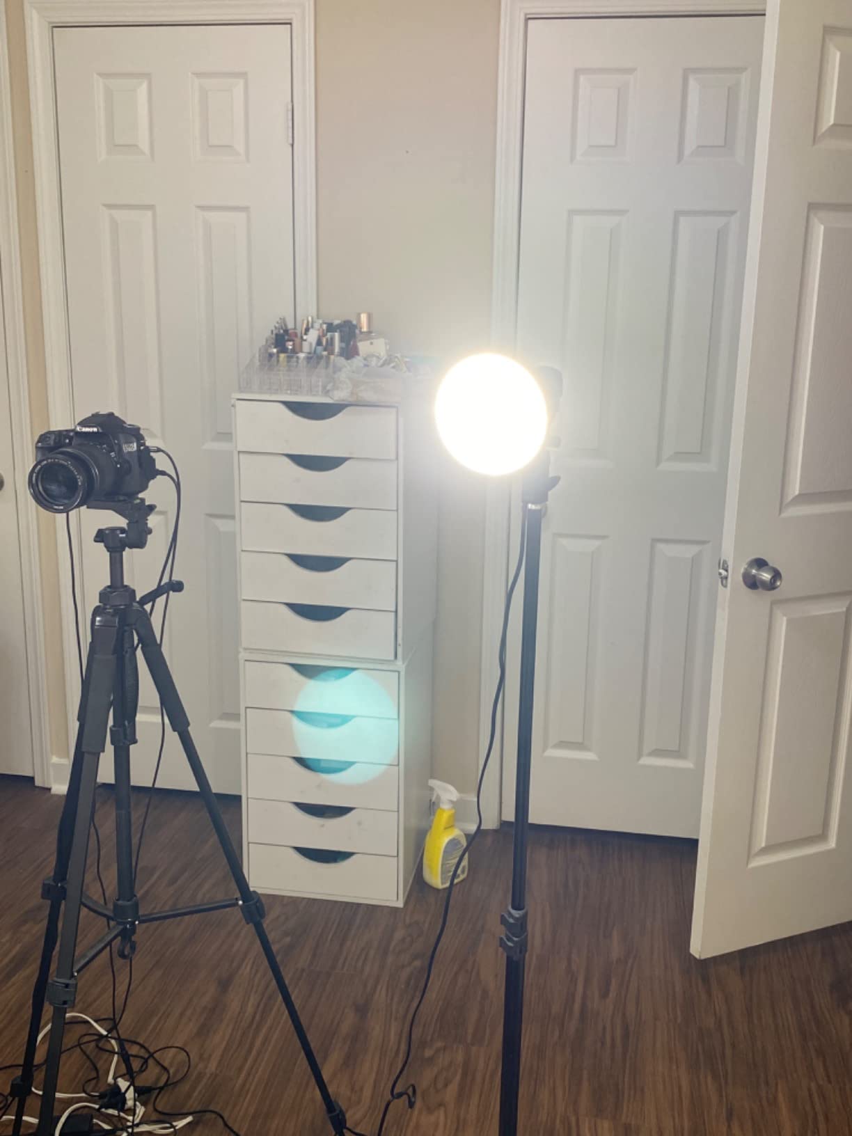 Skytex 2Pack 85W Photography Light Bulb 2700-6400K Colour Temperatures Dimmable Tricolor LED Bulbs Softbox Bulb in E27 Socket for Photography Photo Video Studio Lighting customer photo 2