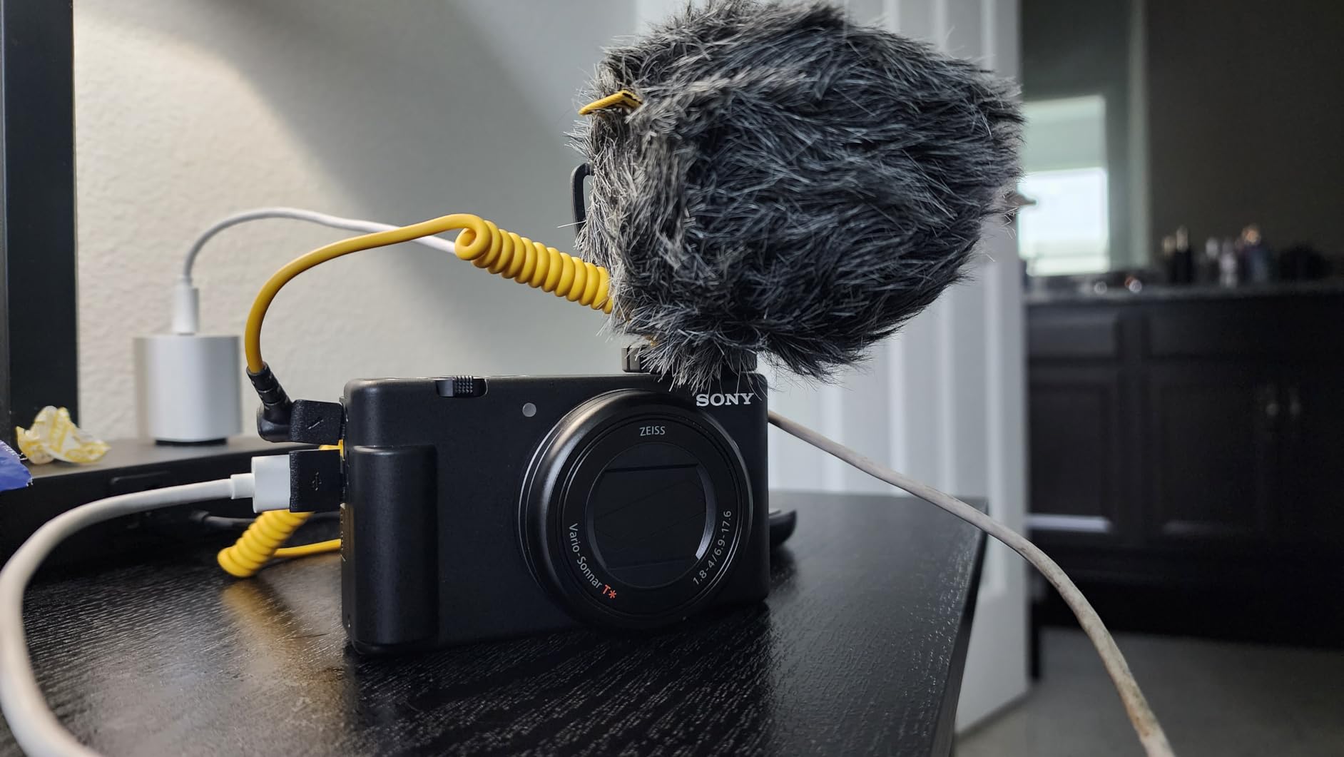 Deity V-Mic D4 Mini Microphone On-Camera Interview Mic Super Cardioid Compact Perfect for Vlog Pocket Cam DSLR Camera, Podcast, Voice Dictation, Recording YouTube, Interview, Video Conference customer photo 1