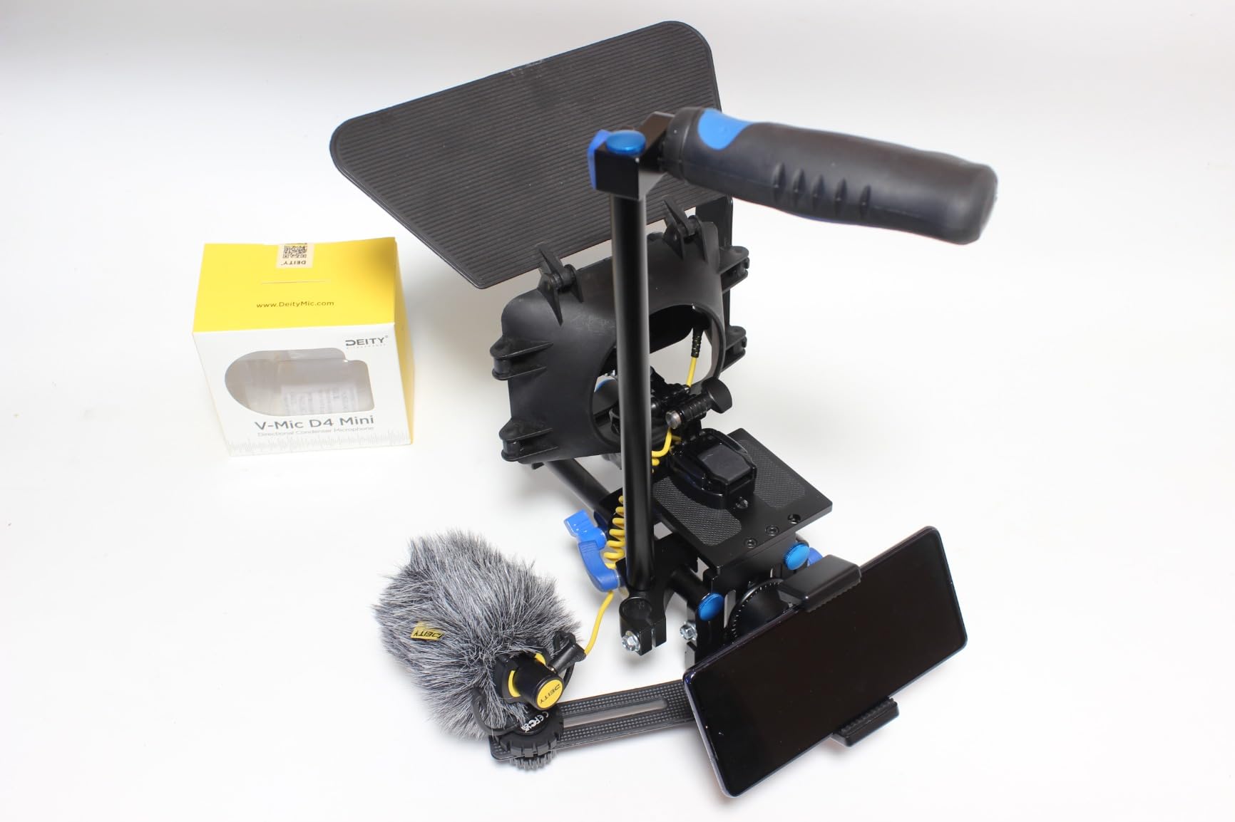 Deity V-Mic D4 Mini Microphone On-Camera Interview Mic Super Cardioid Compact Perfect for Vlog Pocket Cam DSLR Camera, Podcast, Voice Dictation, Recording YouTube, Interview, Video Conference customer photo 2