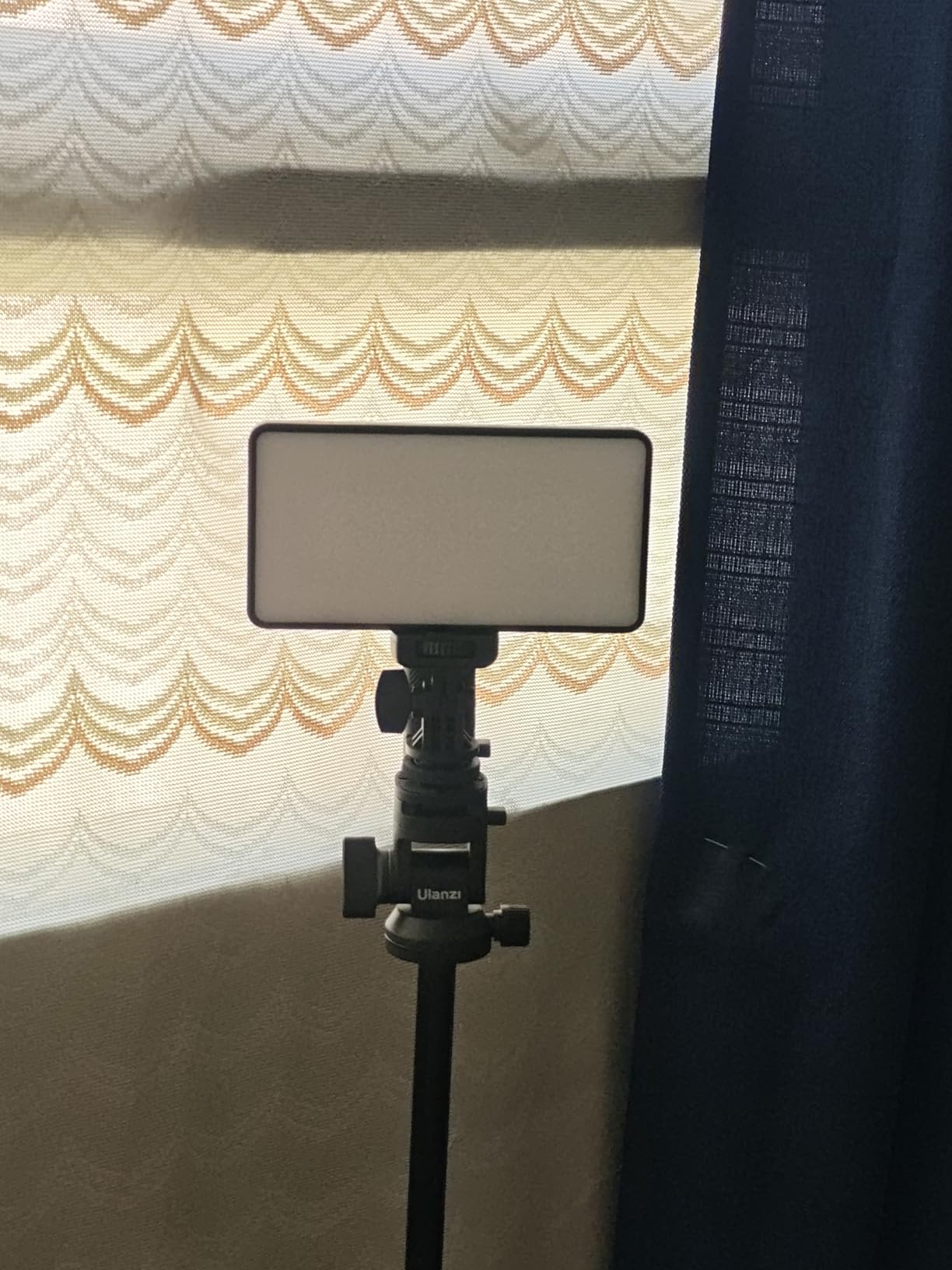 ULANZI VL200 Bi-Color LED Video Light, On-Camera Video Light, Type-C Rechargeable 5000mAh Mini Camera Light, 2500-9000K Ultra Bright Photo and Video Lighting, Fill Light, Potable Photography Lighting customer photo 1