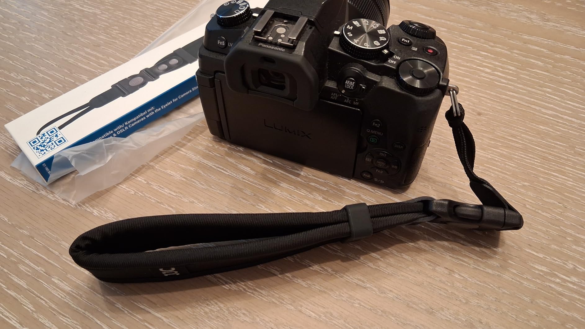 Quick Release Soft Neoprene Camera Hand Wrist Grip Strap for Sony A7CII A7CR A7RV A7IV A6700 Canon EOS R5 R6 R7 R8 T8i T7 T7i 90D Fuji X Half X100VI XT5 XT4 XT30II Nikon Z8 Z6 Z7 II Z5 Zfc Zf Z50 Z30 customer photo 1