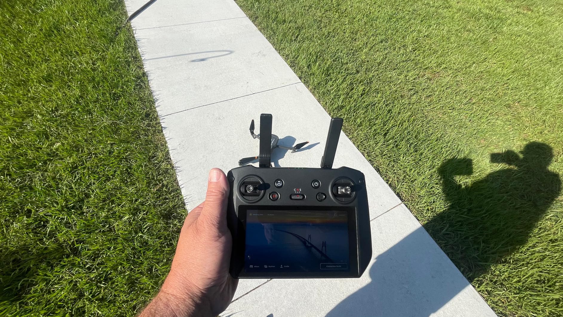 DJI RC Pro, High-Performance Remote Controller for DJI Mavic 3 Pro and More, High-Bright 1080p Screen, 15 km Transmission Range, Ideal for Outdoor Use Aerial Photography customer photo 2