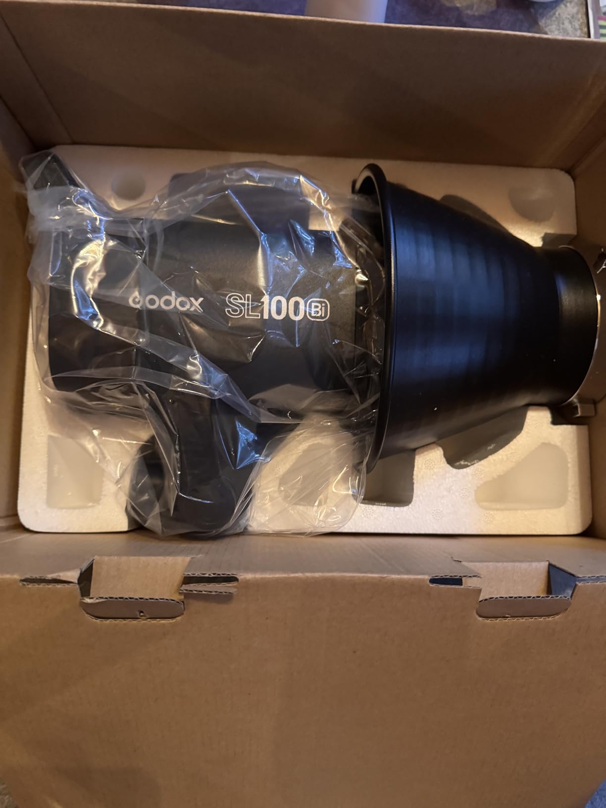Godox SL100BI Compact LED Video Light with Bowens Mount 100Ws 32100Lux@1M 2.4GHz Wireless 2800K-6500K CRI:96+ TLCI:97+ 11FX Effects 0-100% dimming App Control for Video Recording YouTube Shooting customer photo 1