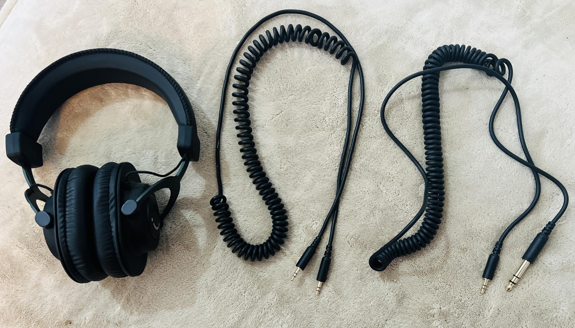FIFINE Studio Monitor Headphones for Recording, Wired Headphones with 50mm Driver, Over Ear Headset with Detachable Cables 3.5mm or 6.35mm Jack, Black, on PC/Mixer/Amplifier-H8 customer photo 1
