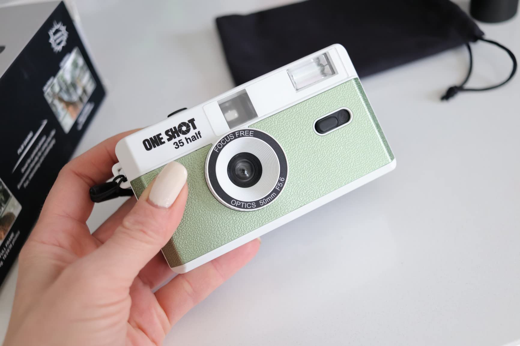 Point and Shoot 35mm Film Camera Reusable Retro Half Frame Camera, Built in Flash, Included One Roll ASA/ISO 400 Black & White Film 18 Exp., (36 Shots) Battery Not Included (Green Color) customer photo 1