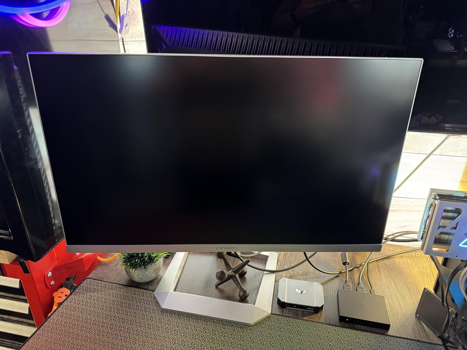 INNOCN 32 inch Mini LED 4K UHD 3840 x 2160 Computer Gaming Monitor 144Hz 1ms IPS HDR1000 HDMI 2.1 Monitor, 99% DCI-P3, USB Type-C Connectivity, Pivot/Height Adjustable Stand - 32M2V customer photo 2