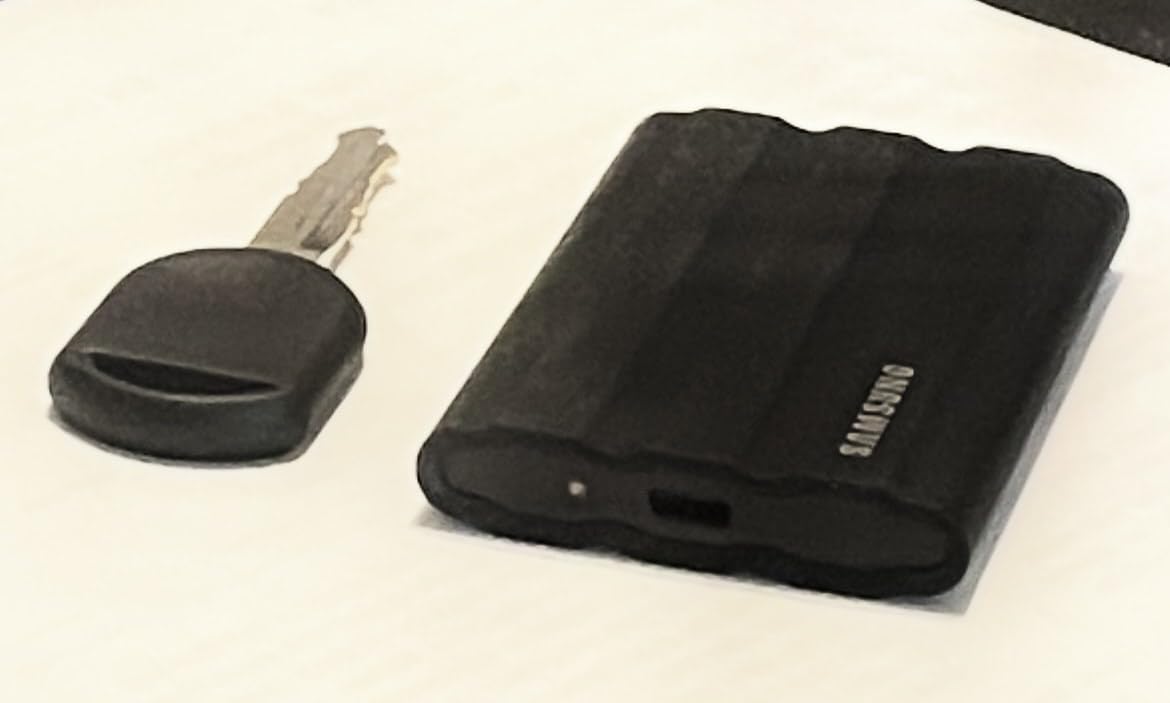 Samsung T7 Shield 4TB Portable SSD - 1050MB/s, Rugged, Water & Dust Resistant, for Content Creators - Black customer photo 1