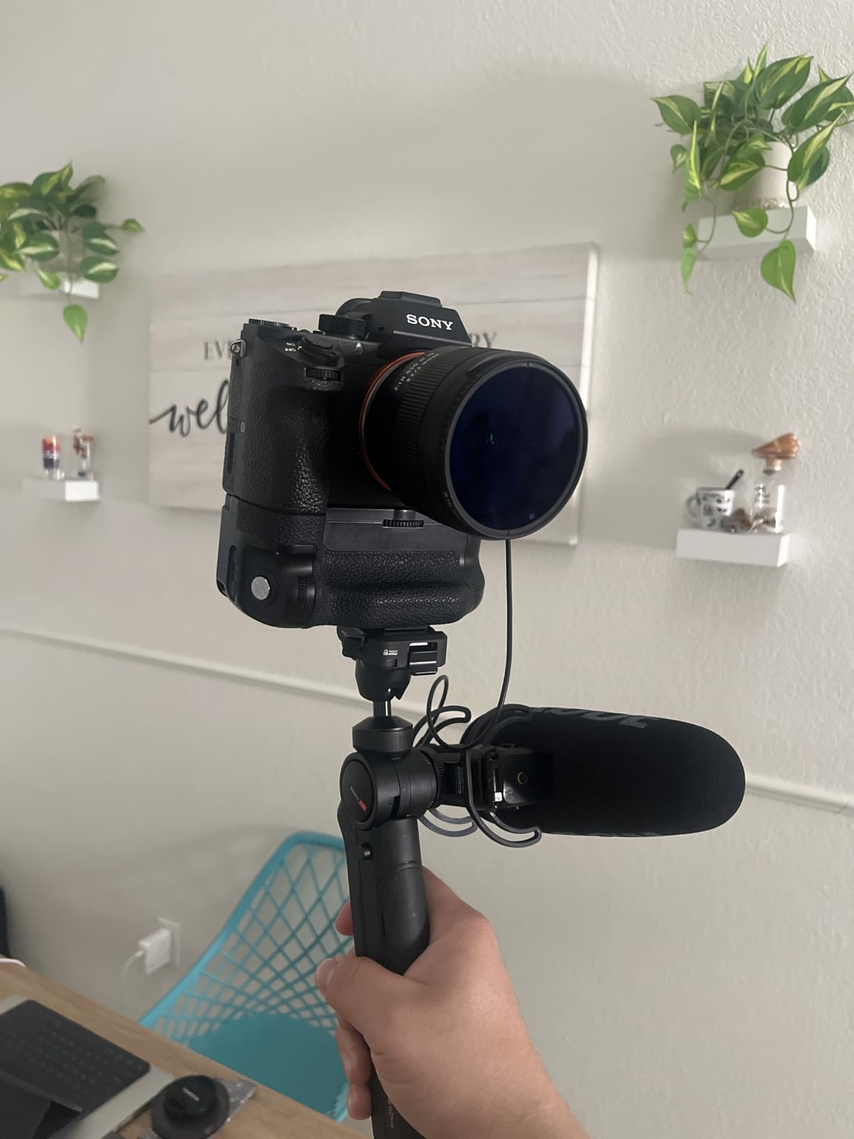 PGYTECH MANTISPOD 2.0 Mini Tripod for Camera Vlogging, Small Travel Stand for Sony/Canon/Nikon/Fujifilm SLR DSLR, Pocket Video Vlog Desktop Shooting Selfie Mount customer photo 1