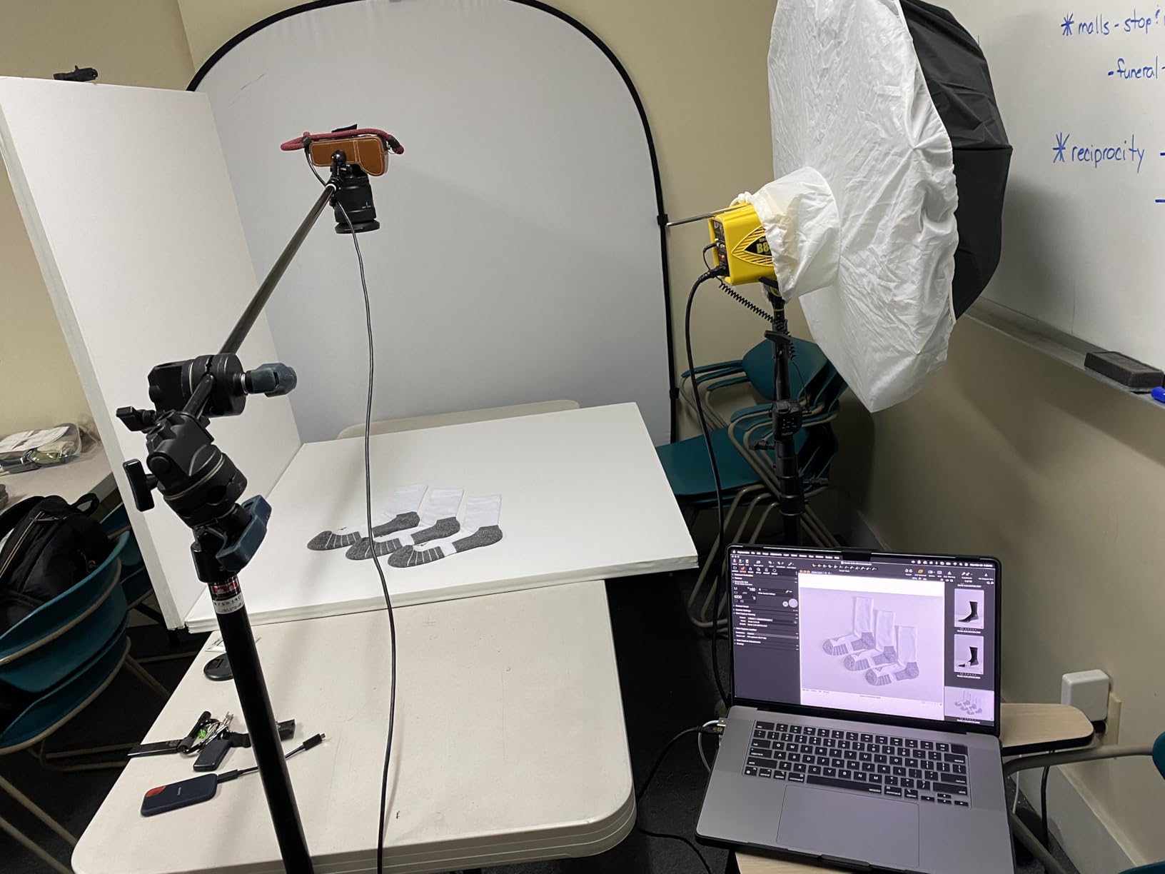 NEEWER Light Stand Mount Adapter with Cold Shoe and 1/4'' Screw Mini Ball Head, Reversible Mounting Plate for Camera Monitor Ring Light, Fits Flat Head Light Stand/Boom arm/C Stand, Max. Load 22lb/10kg customer photo 1