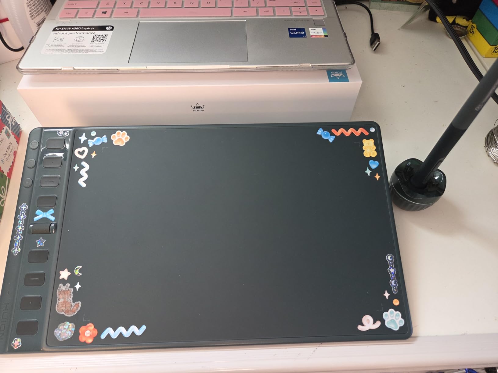 HUION Inspiroy 2 Small Drawing Tablet, Digital Art Tablet with Scroll Wheel, 6 Hot Keys, Battery-Free Stylus, Pink Graphics Tablet for Drawing, Design, Writing, Work with PC, Mac & Android customer photo 1