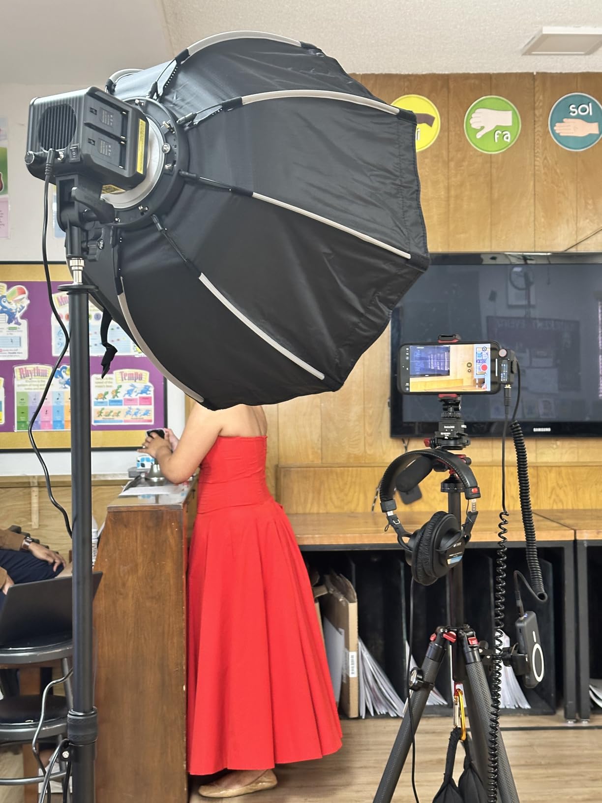 GVM 80W Bi-Color COB Video Light Kit, 2700K~7500K Continuous Lighting for Photography with Bowens Mount Softbox & Stand, 8 Effects Support AC Adapter & NP Battery customer photo 2