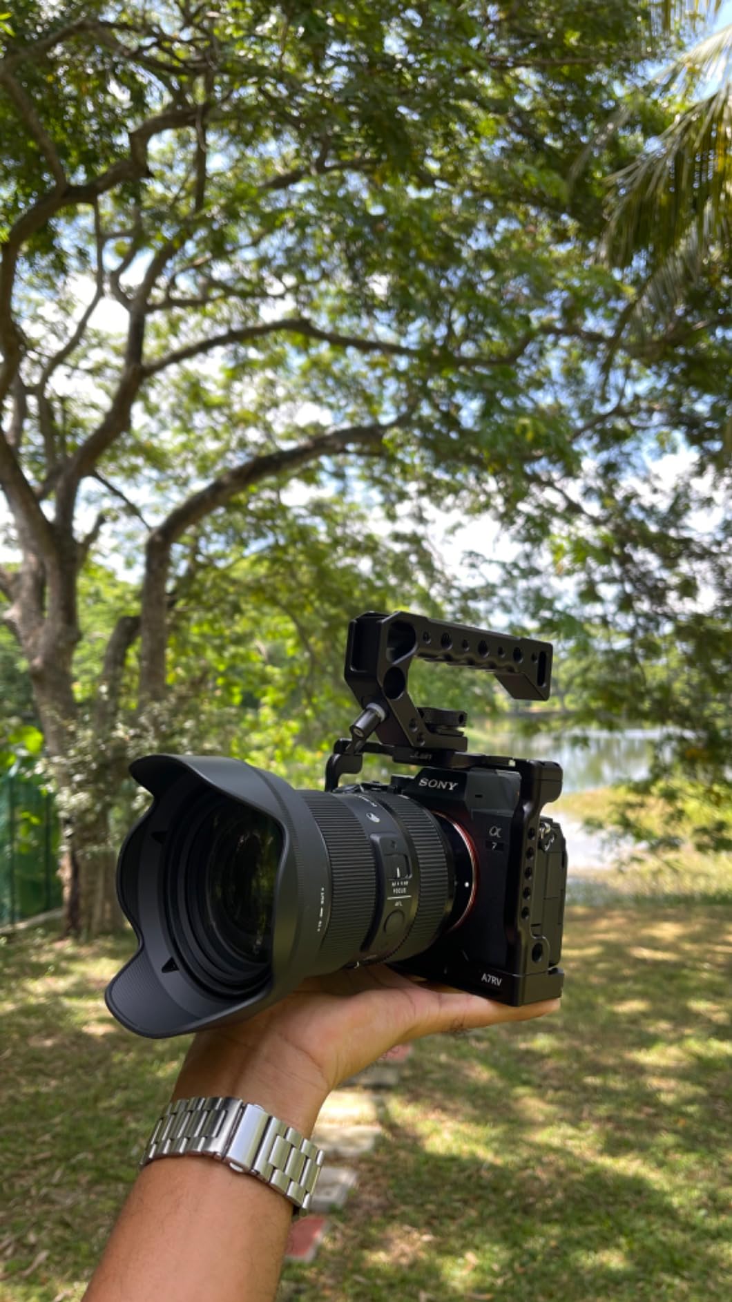 EOS R6 II / R6 III Camera Cage with Top Handle for Canon EOS R6 Mark II, R6 Mark III Mirrorless Camera Aluminum Alloy Film Movie Making Camera Video Cage with Shoe Mount customer photo 2