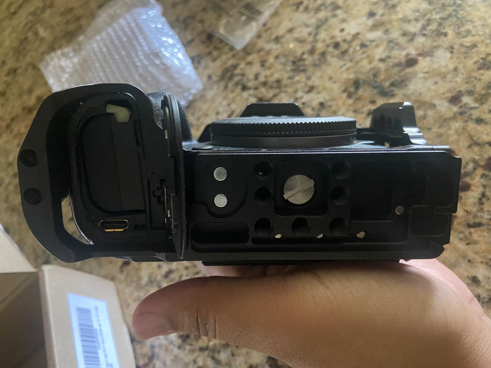 Cage for Canon R6 Mark III/ R6 Mark II/ R5 C/ R5/ R6, with Built-in Cold Shoes, NATO Rail and Arca Quick Release Plate - T-C04A customer photo 1