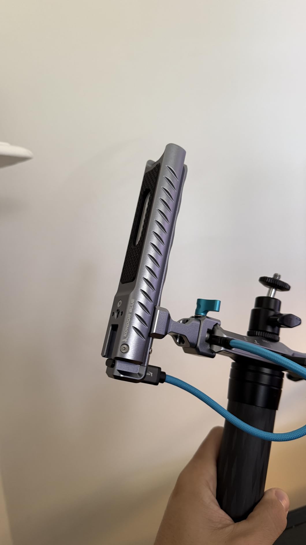 KONDOR BLUE | PRO-Blade SSD Handle for SanDisk USB-C Recording | Camera Cage Top Handle or Side Handle, NATO Clamp, Built-in USB-C Protection, Read/Write Port, ARRI Anti-Twist 1/4-20 Mounts | Gray customer photo 1