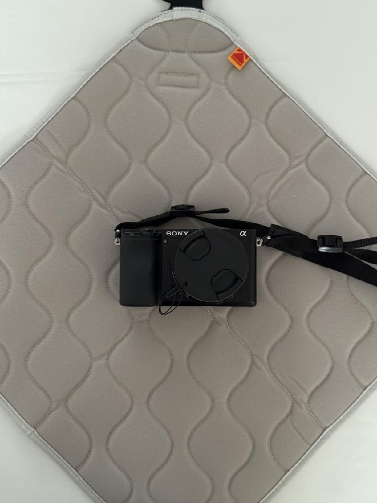KODAK Camera Wrap Size L 38.5x38.5cm - Water-Resistant, Anti-Scratching and Dust-Free Protective Cloth for SLR Camera, Tele Lens (Black) customer photo 1