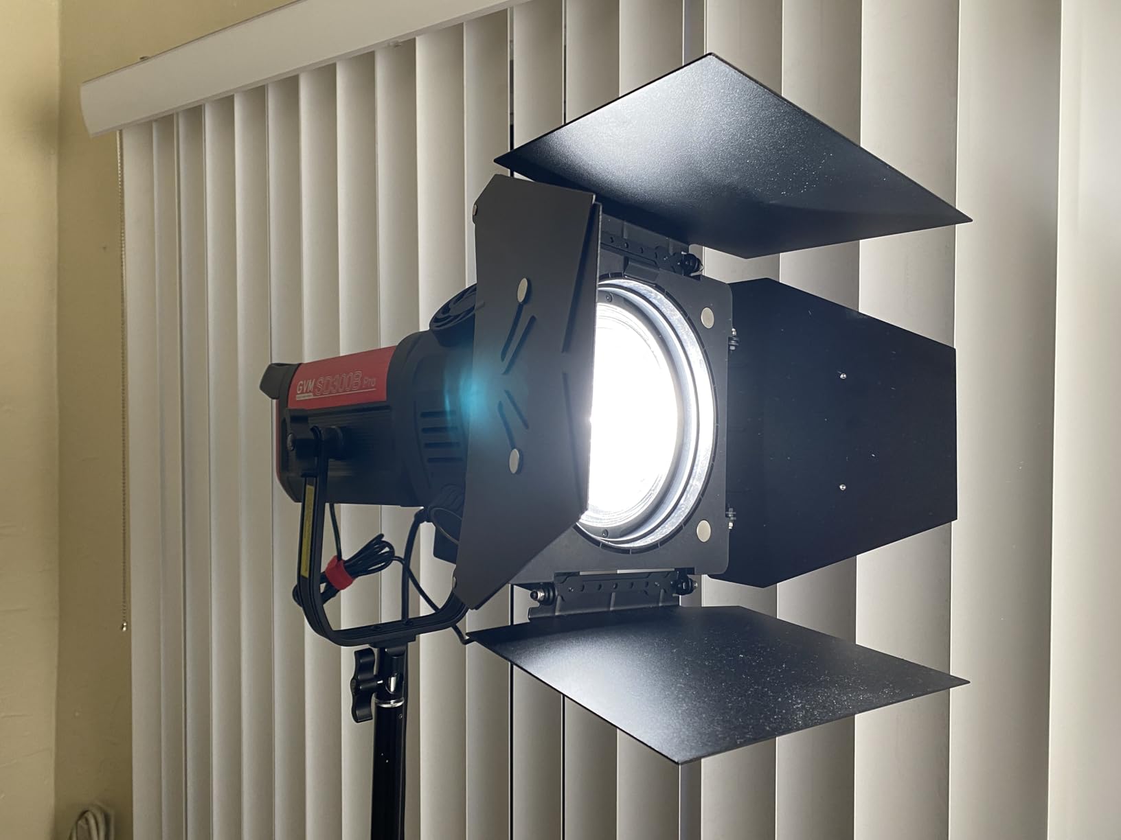 GVM 300W LED Video Light Kit with Softbox, CRI97+ Photography Lighting for Video Recording with Bowens Mount, 65000Lux/m Studio Lights with APP&DMX Control, 2700-6800K, 12 Scene Light customer photo 1