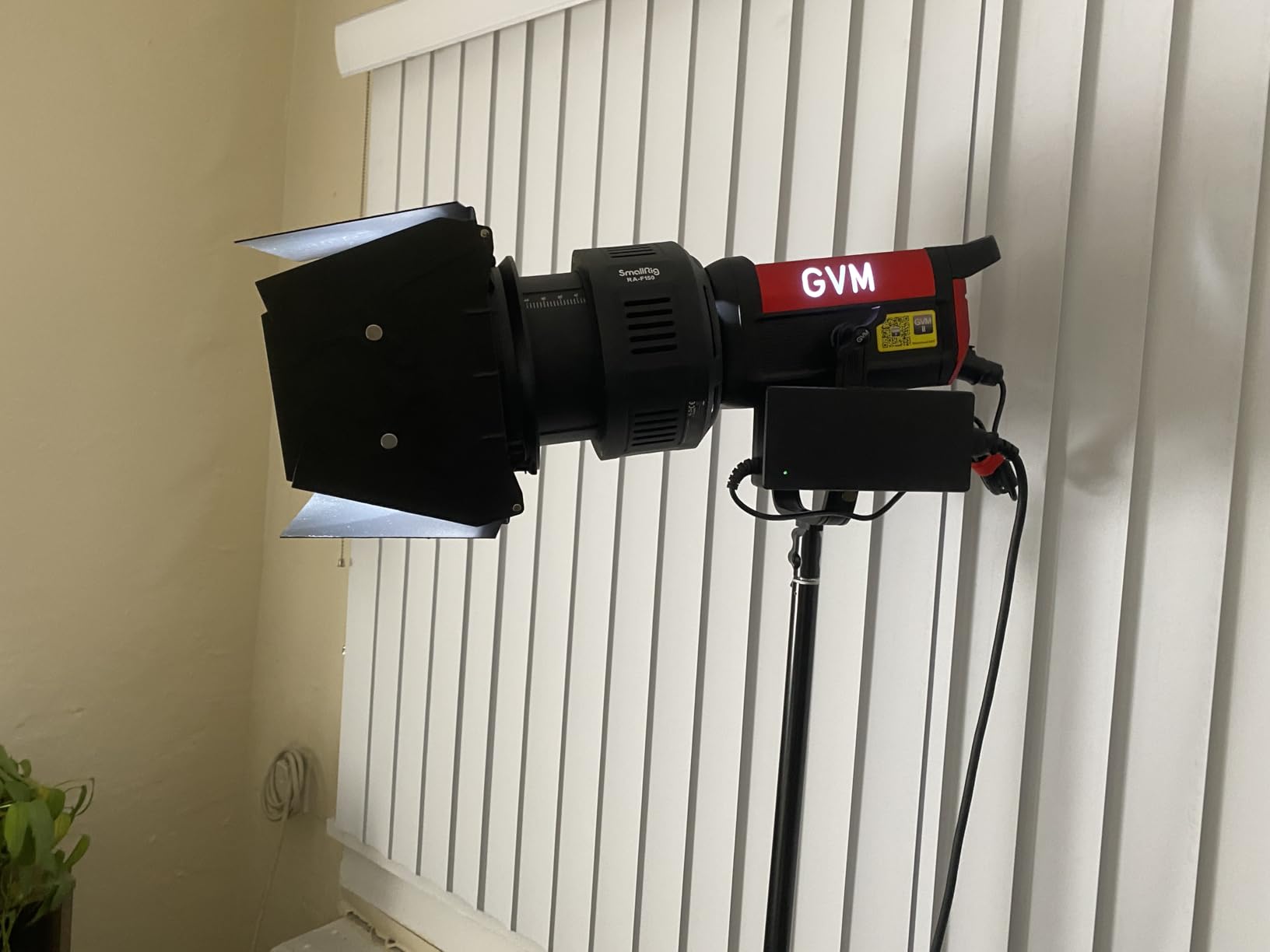 GVM 300W LED Video Light Kit with Softbox, CRI97+ Photography Lighting for Video Recording with Bowens Mount, 65000Lux/m Studio Lights with APP&DMX Control, 2700-6800K, 12 Scene Light customer photo 2