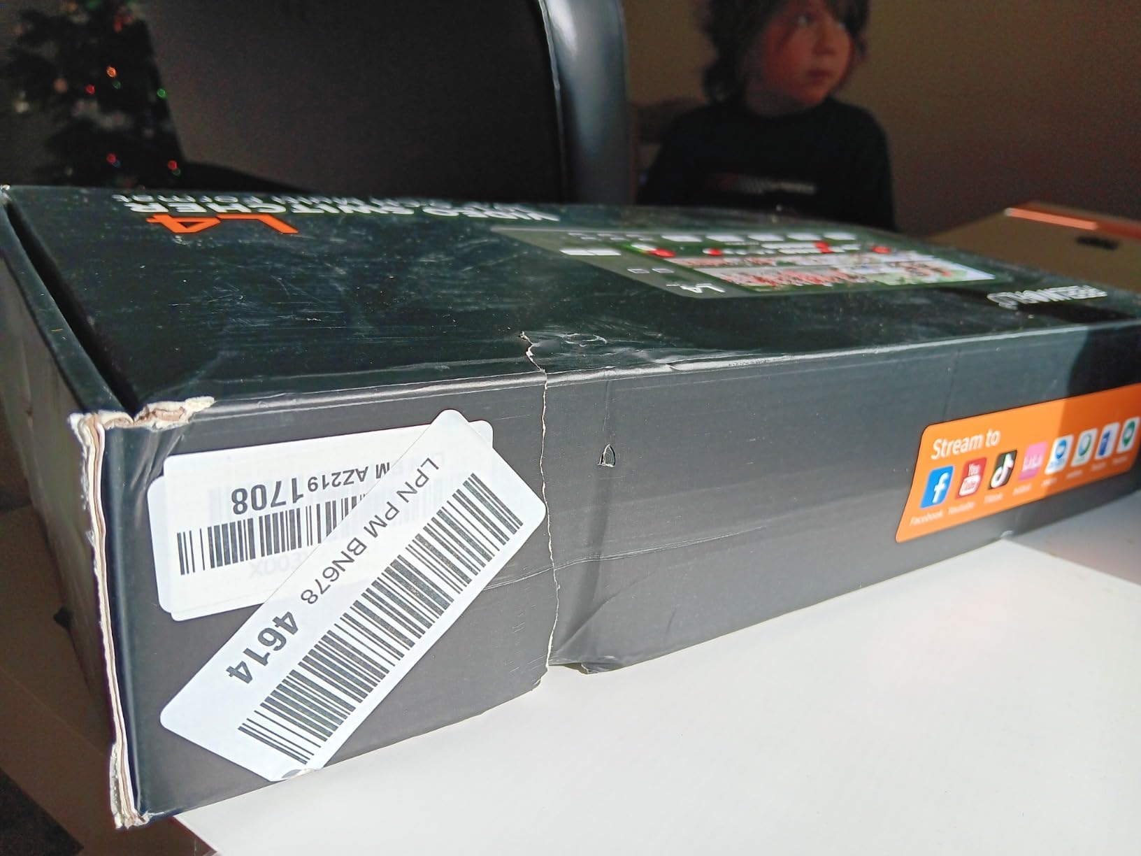FEELWORLD L4 10.1 Inch Touch Screen Video Switcher with Real-time Preview customer photo 2