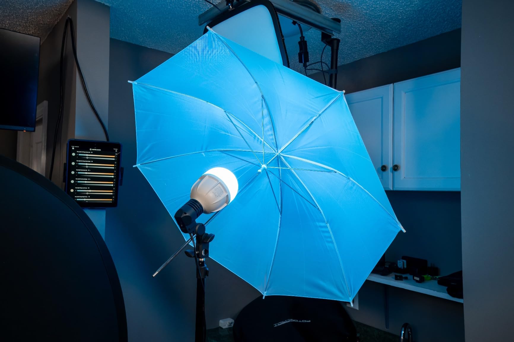 NEEWER Photography RGB LED Light Bulb 2 Pack, App Control 26W FCC/IC/UL Certified LED Bulb with 9 Effects, 400lux/m 2700K-6500K CRI93+ TLCI98+, E26 Base for Studio Softbox Lighting Kit, T100C customer photo 2